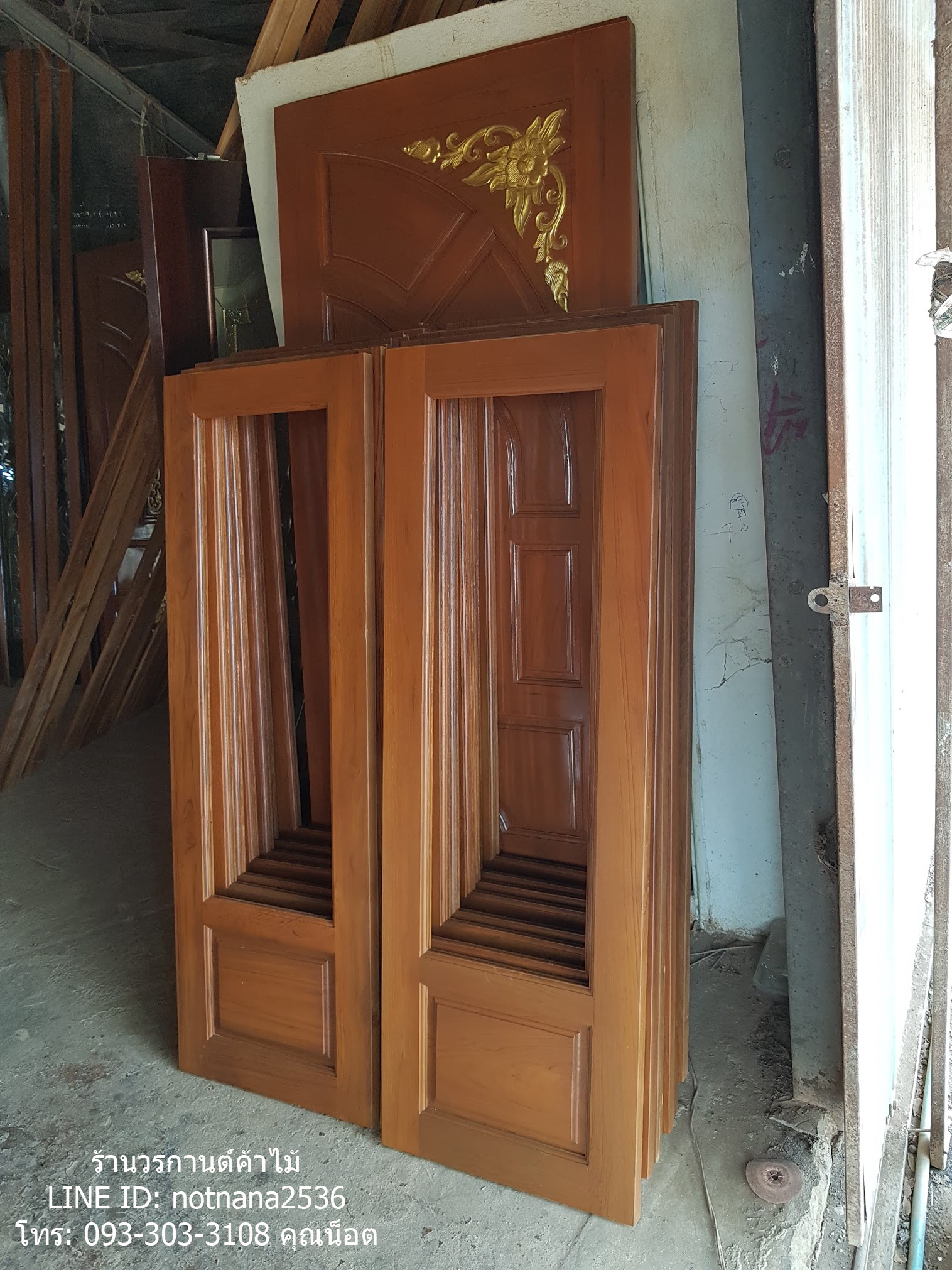 หน้าต่างไม้สักช่องกระจกเกรดA,B รหัสD027