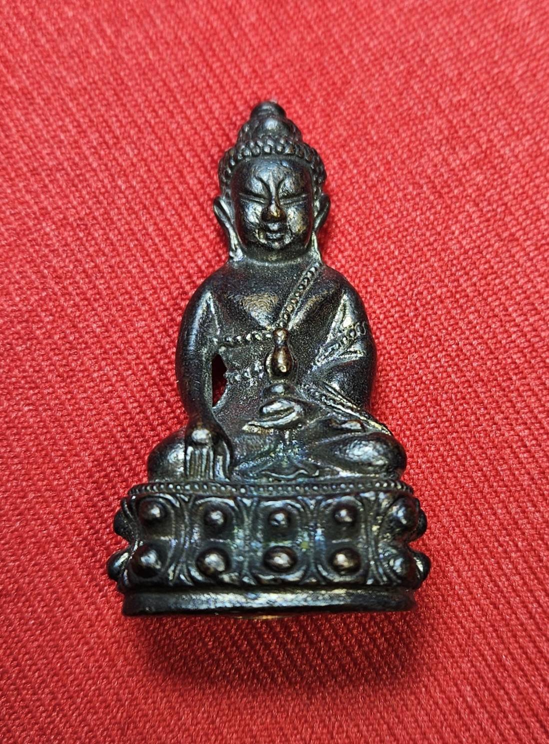 * "พระกริ่งรุ่นแรก หลวงปู่ครูบาสิงห์แก้ว อตฺถกาโม (ครูบาเบิกฟ้า) วัดปางกอง ต.ห้วยแก้ว อ.แม่ออน จ.เชียงใหม่ 4 ตุลาคม พ.ศ. 2552..! "เนื้อทองแดงรมดำ" (ตอกโค๊ต ตัว "ก" ที่ใต้ฐาน ขององค์พระ)...(ที่ด้านหลัง ขององค์พระ เลเซอร์โค๊ต-หมายเล