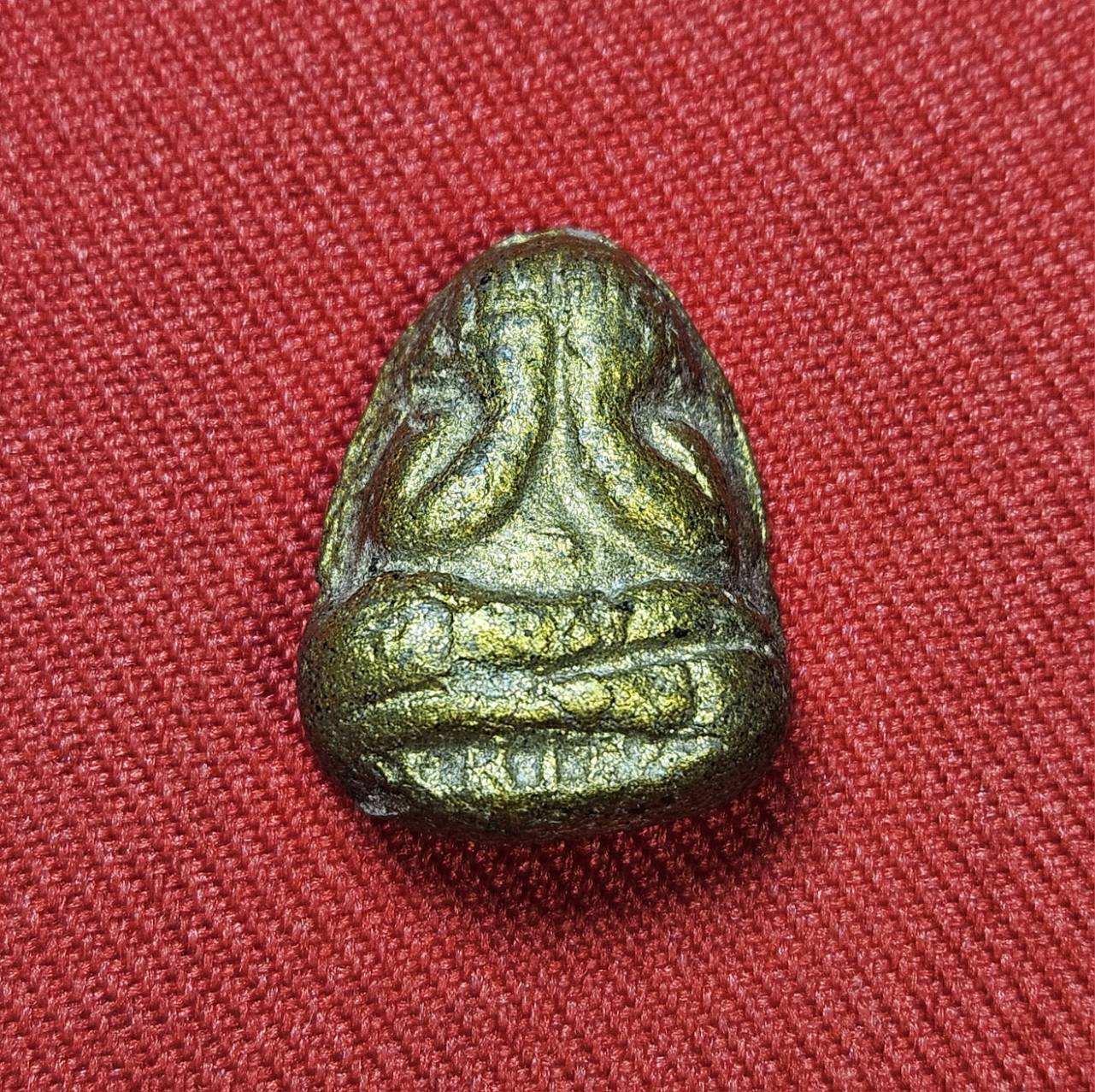 * "พระปิดตา "รุ่นแรก" หลวงปู่ครูบาคำหล้า สังวโร ภิกขุ "เนื้อผงใบลาน คลุกรัก จุ่มรัก ลงทอง" วัดพระธาตุดอยจอมสักสังวราม ต.บ้านดู่ อ.เมือง จ.เชียงราย ปี พ.ศ. 2507..! "สภาพสวยสมบูรณ์ดั้งเดิม...สวยมากๆ...สวยเดิมๆ...ไม่ผ่านการใช้..