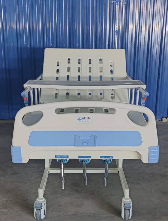 เตียงผู้ป่วย 3 ไกร์มือหมุน ราวกั้นแบบสไลด์ข้าง รุ่น A03-III-D1-1