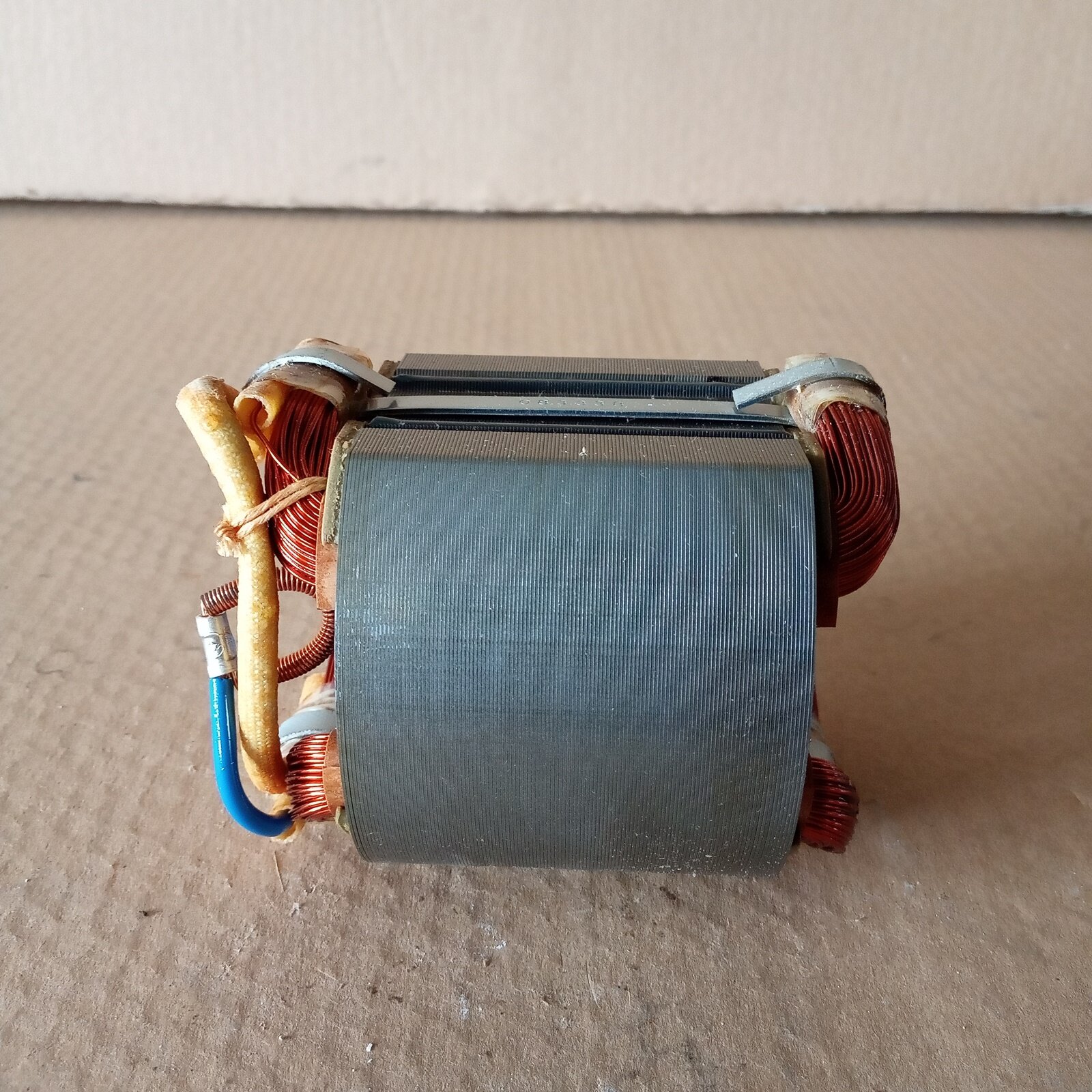 ฟิลคอยล์ สกัดคอนกรีต MAKITA รุ่น HM1301