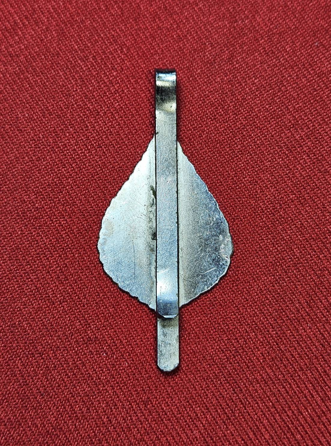 * "แหนบเก่าลงยา หลวงพ่อไว (พระครูเกษมกิจจาทร) วัดช่องลม ต.บางทราย อ.เมือง จ.ชลบุรี..! "หลวงพ่อไว" ท่านเป็นพระสงฆ์ ที่มีความศักดิ์สิทธิ์มากๆ เมื่อครั้งพิธีประชุมเพลิงสรีระสังขารของท่าน...ปรากฎว่า สรีระสังขารของท่าน และจีวร ที่ครองสรีระสังขาร