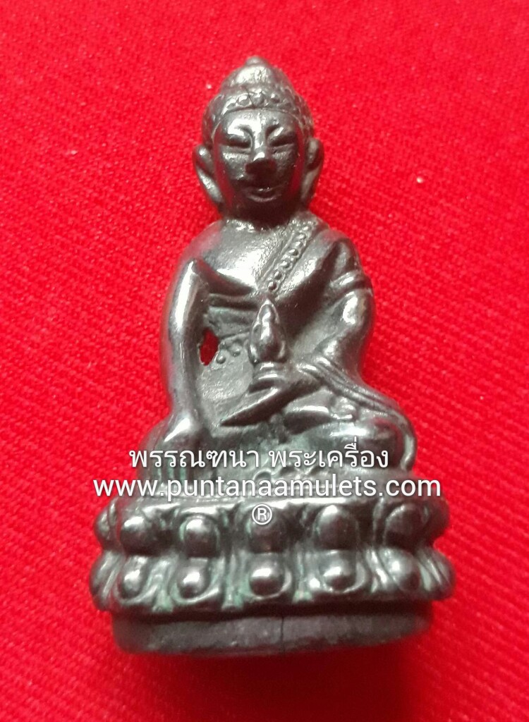พระกริ่งจักรพรรดิ หลวงปู่ขุ้ย วัดซับตะเคียน เนื้อเมฆพัตร (จารที่ใต้ฐาน)