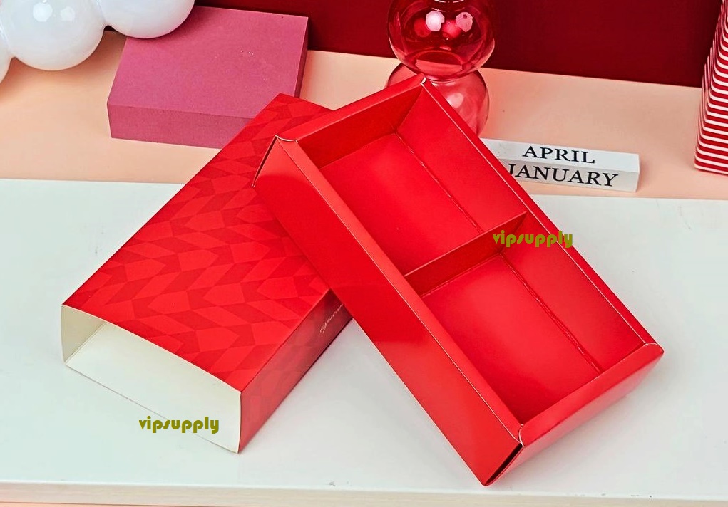 กล่องขนมฝาสอด สีแดง