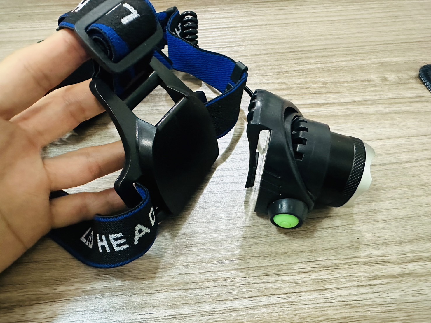 ไฟฉายคาดศรีษะ LED แสงสีขาว ซูมได้ ชาร์จไฟได้ในตัว