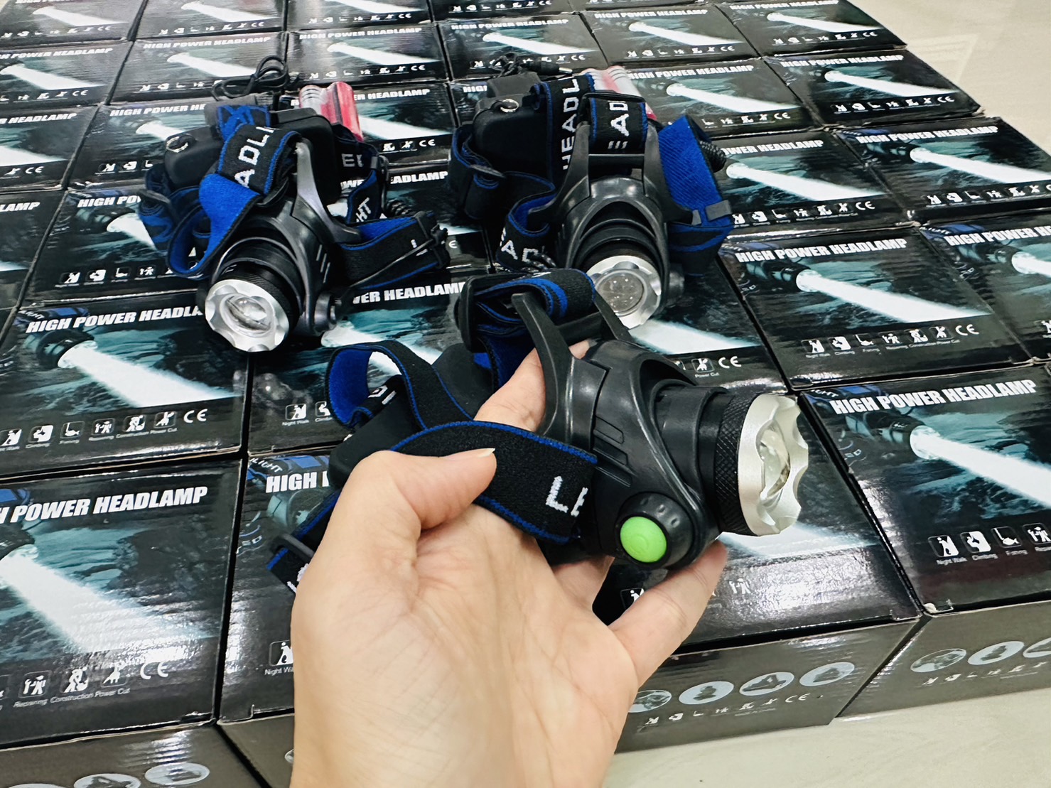 ไฟฉายคาดศรีษะ LED แสงสีขาว ซูมได้ ชาร์จไฟได้ในตัว