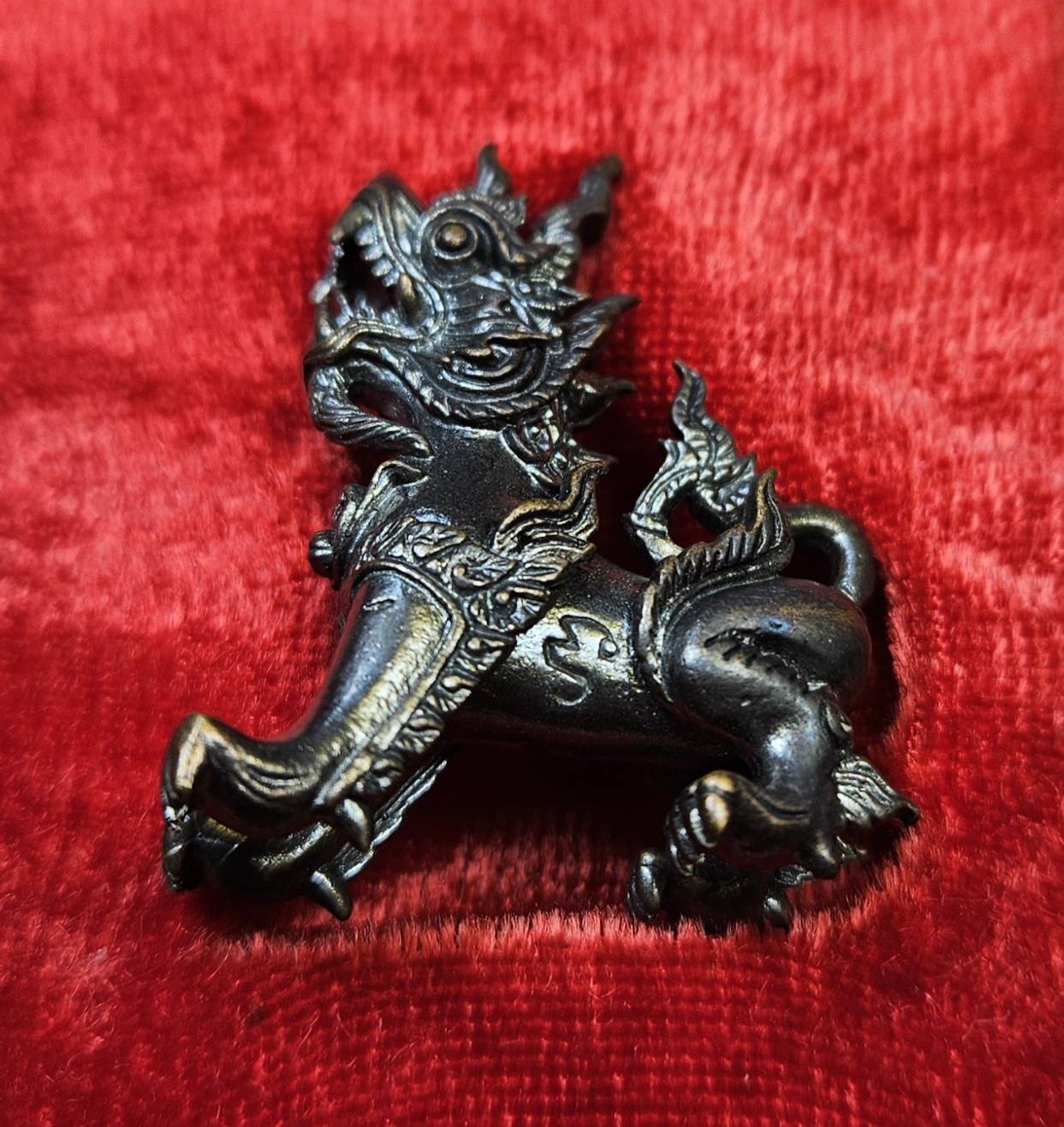 * "พญาสิงห์หลวง มหาอำนาจ วาสนา บารมี "ชุดกรรมการ" (1 ชุด มี 3 พญาสิงห์หลวง) วัดศรีมุงเมือง ต.ลวงเหนือ อ.ดอยสะเก็ด จ.เชียงใหม่ 11 มิถุนายน พ.ศ. 2557..! "ชุดกรรมการ" (1 ชุด มี 3 พญาสิงห์หลวง) ประกอบด้วย "เนื้อสัมฤทธิ์เขียว,เนื้