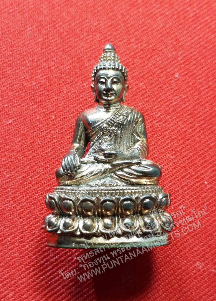 * "พระกริ่งยอดแก้ว พระนามย่อ ญสส. "สมเด็จพระญาณสังวร สมเด็จพระสังฆราช สกลมหาสังฆปริณายก" ทรงเจริญพระชนมมายุ ๙๒ พรรษา..! ปี ๔๘..!! วัดบวรนิเวศราชวรวิหาร กรุงเทพมหานคร..! "เนื้อนวโลหะเต็มสูตร" (ตอกโค๊ต-หมายเลข กำกับ) ใต้ฐาน พระกริ่ง