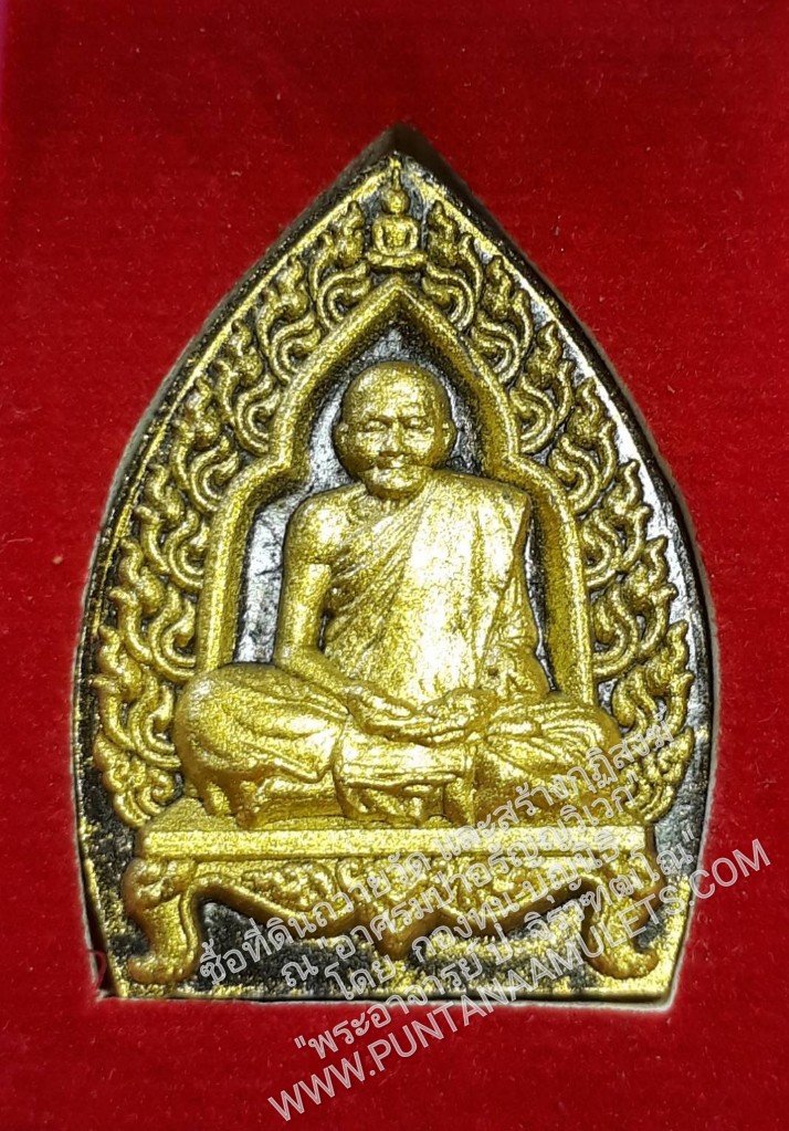 * "พระผงรูปเหมือนเจ้าสัวบูรพา "ฮกลกซิ่ว" หลวงปู่ฮก วัดราษฎร์เรืองสุข อ.บ้านบึง จ.ชลบุรี ปี 62..! ด้านหลังองค์พระ บรรจุ เกศา และชายจีวร ของหลวงปู่ เป็น "กรณีพิเศษ" เฉพาะที่ได้รับมอบจาก "พระอาจารย์ ป." องค์ประธานโครงการ กอ
