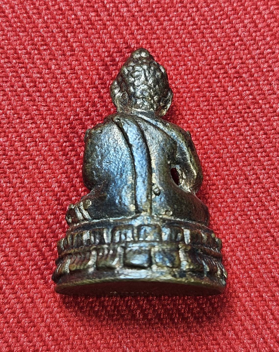 * "พระชัยวัฒน์ "เจริญทรัพย์" หลวงพ่อเจริญ มุนิจารี วัดจันเสน ต.จันเสน อ.ตาคลี จ.นครสวรรค์ ปี พ.ศ. 2553..! "เนื้อนวโลหะ" (ตอกโค๊ต "จันเสน" ที่ใต้ฐาน ขององค์พระ กำกับ)..."สภาพสวยสมบูรณ์ดั้งเดิม...สวยมากๆ...สวยเดิมๆ...