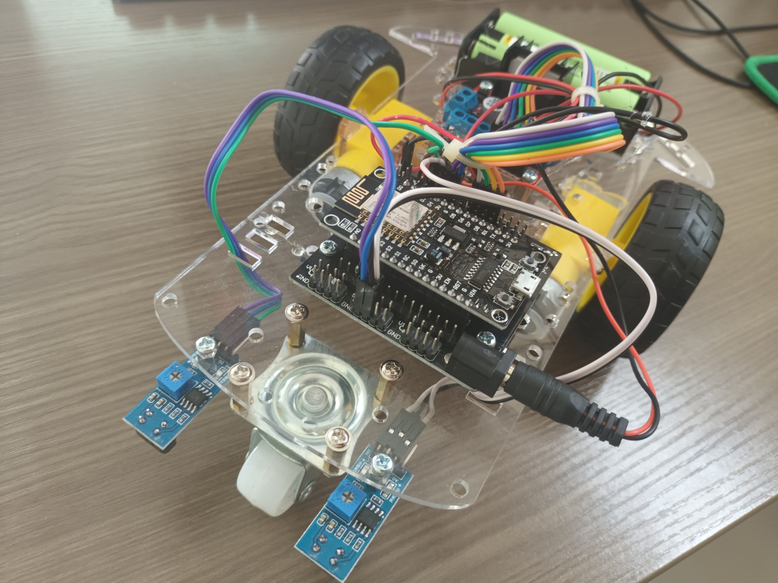 ชุดคิท หุ่นยนต์เดินตามเส้น 2 เซ็นเซอร์ ESP8266 V3