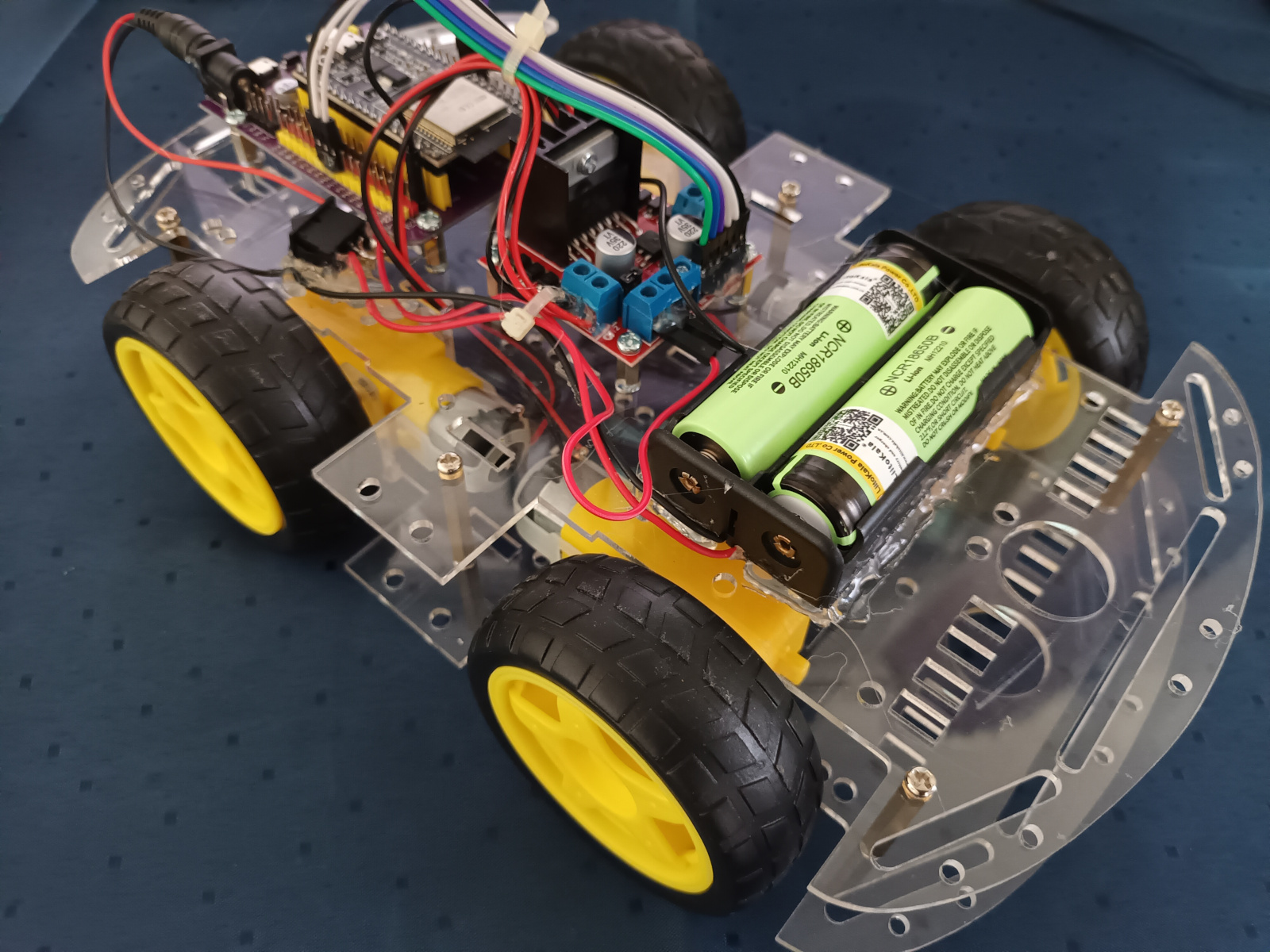 ชุดคิท หุ่นยนต์ ESP32 3in1 บังคับผ่าน Bluetooth / WIFI / อินเตอร์เน็ต