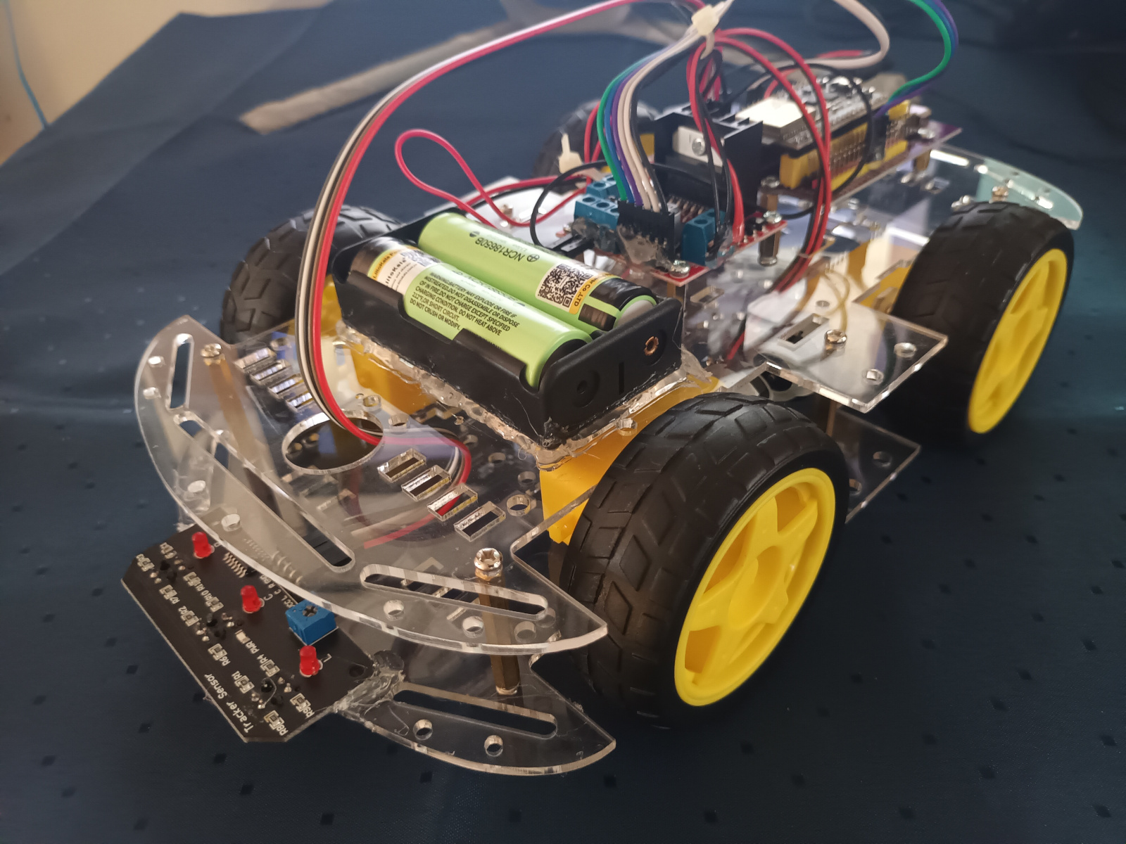 ชุดคิท หุ่นยนต์เดินตามเส้น 3 เซ็นเซอร์ ESP32