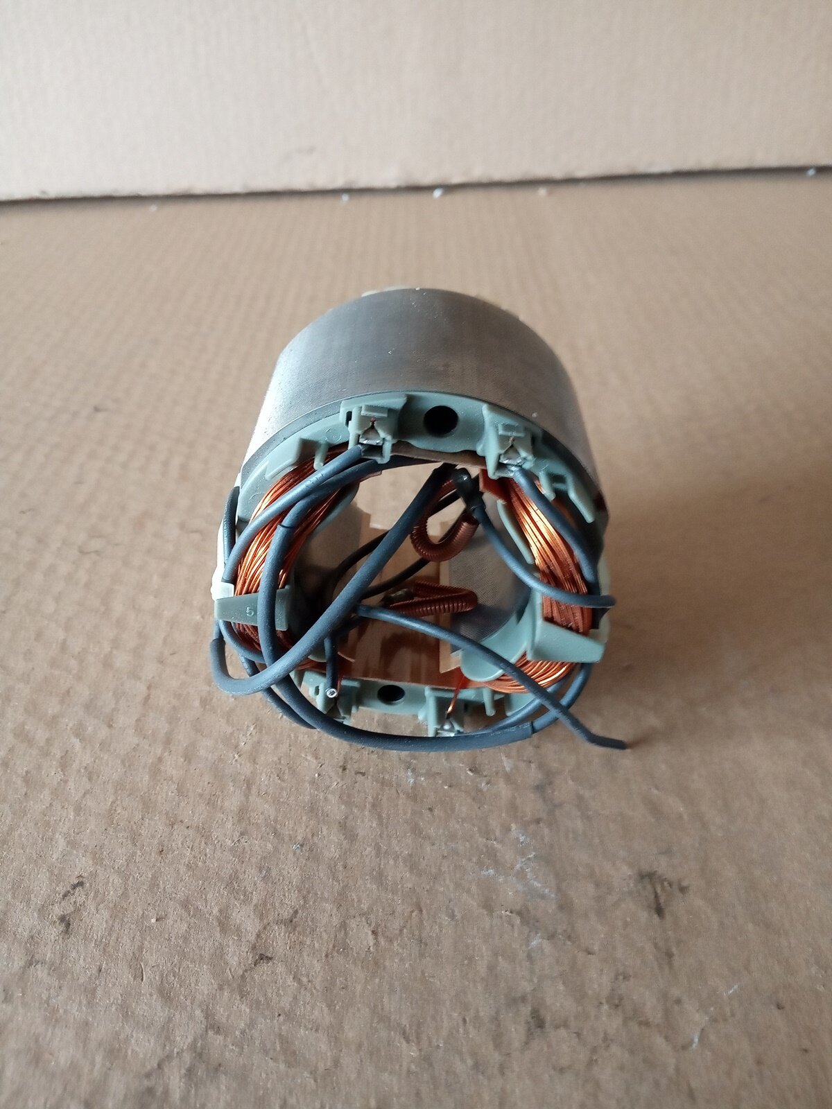 ฟิลคอยล์ เครื่องขัดสี MAKITA รุ่น 9218PBL