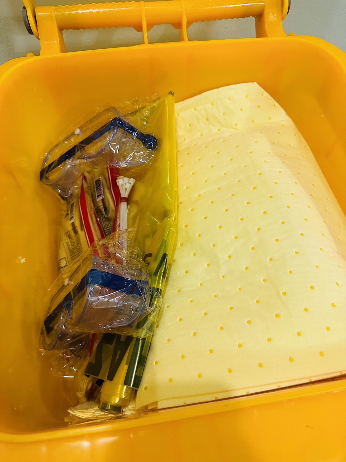 วัสดุดูดซับน้ำมันและสารเคมีแบบถังประจำจุด Spill Kit Absorbent