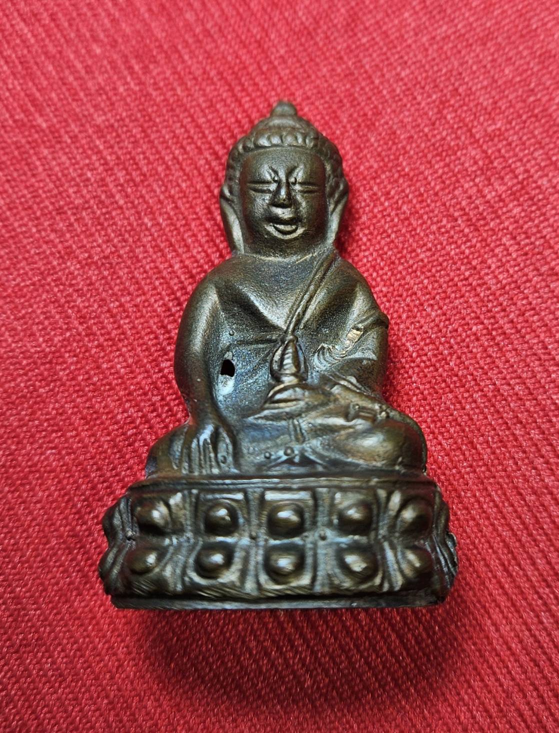 * "พระกริ่งรุ่นแรก หลวงพ่อเจริญ มุนิจารี วัดจันเสน ต.จันเสน อ.ตาคลี จ.นครสวรรค์..! "เนื้อนวโลหะ" (ก้นจาร)...(ตอกโค๊ต "จันเสน" กำกับ)..."สภาพสวยสมบูรณ์ดั้งเดิม...สวยมากๆ...สวยเดิมๆ...ไม่ผ่านการใช้...หายากมากแล้ว..!"