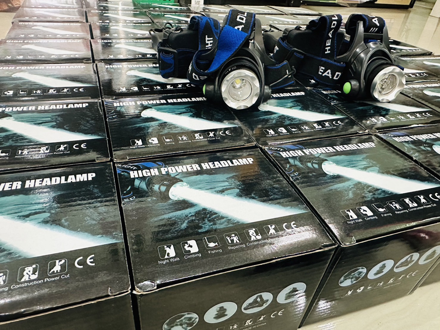 ไฟฉายคาดศรีษะ LED แสงสีขาว ซูมได้ ชาร์จไฟได้ในตัว