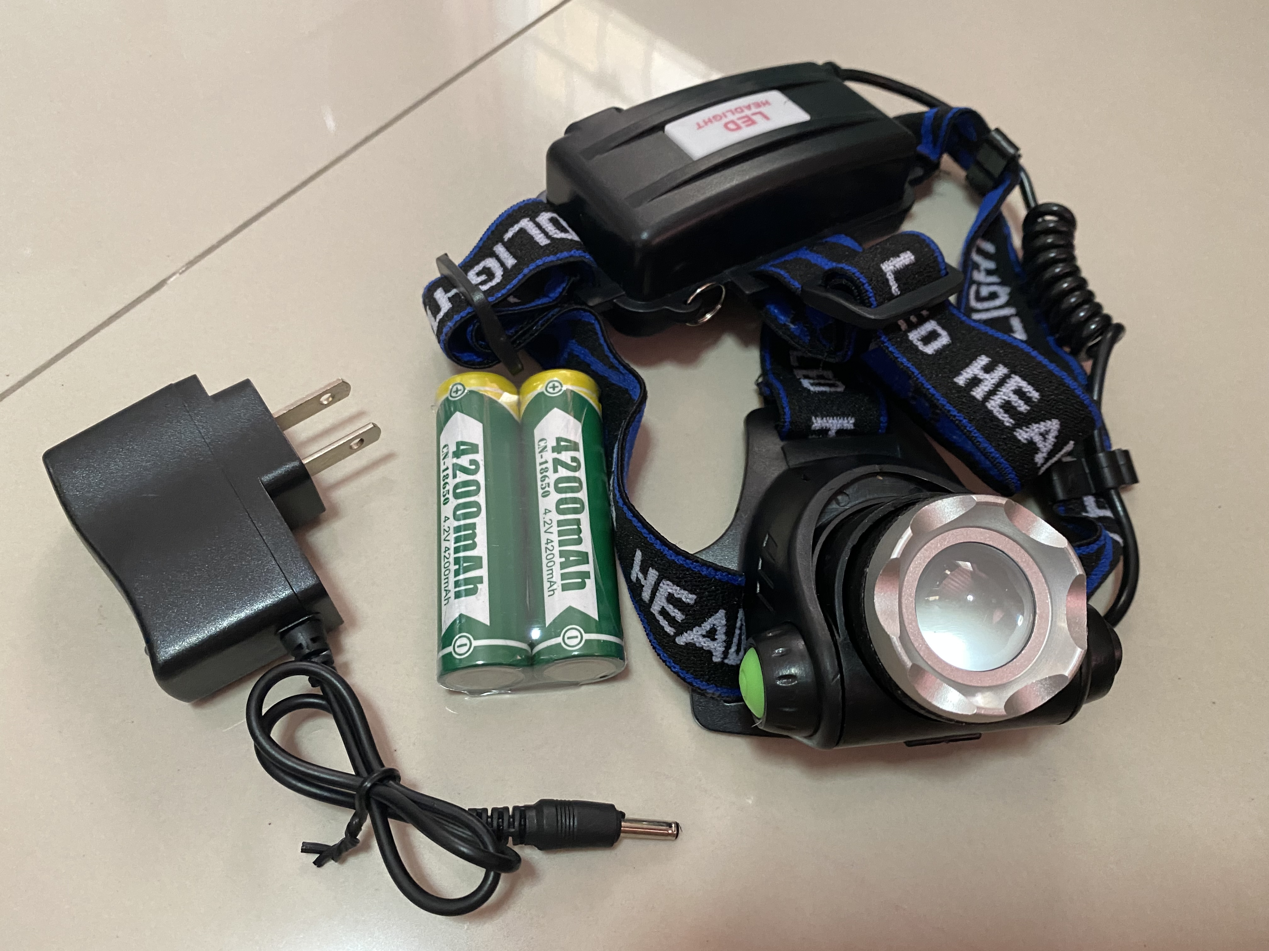 ไฟฉายคาดศรีษะ LED แสงสีขาว ซูมได้ ชาร์จไฟได้ในตัว