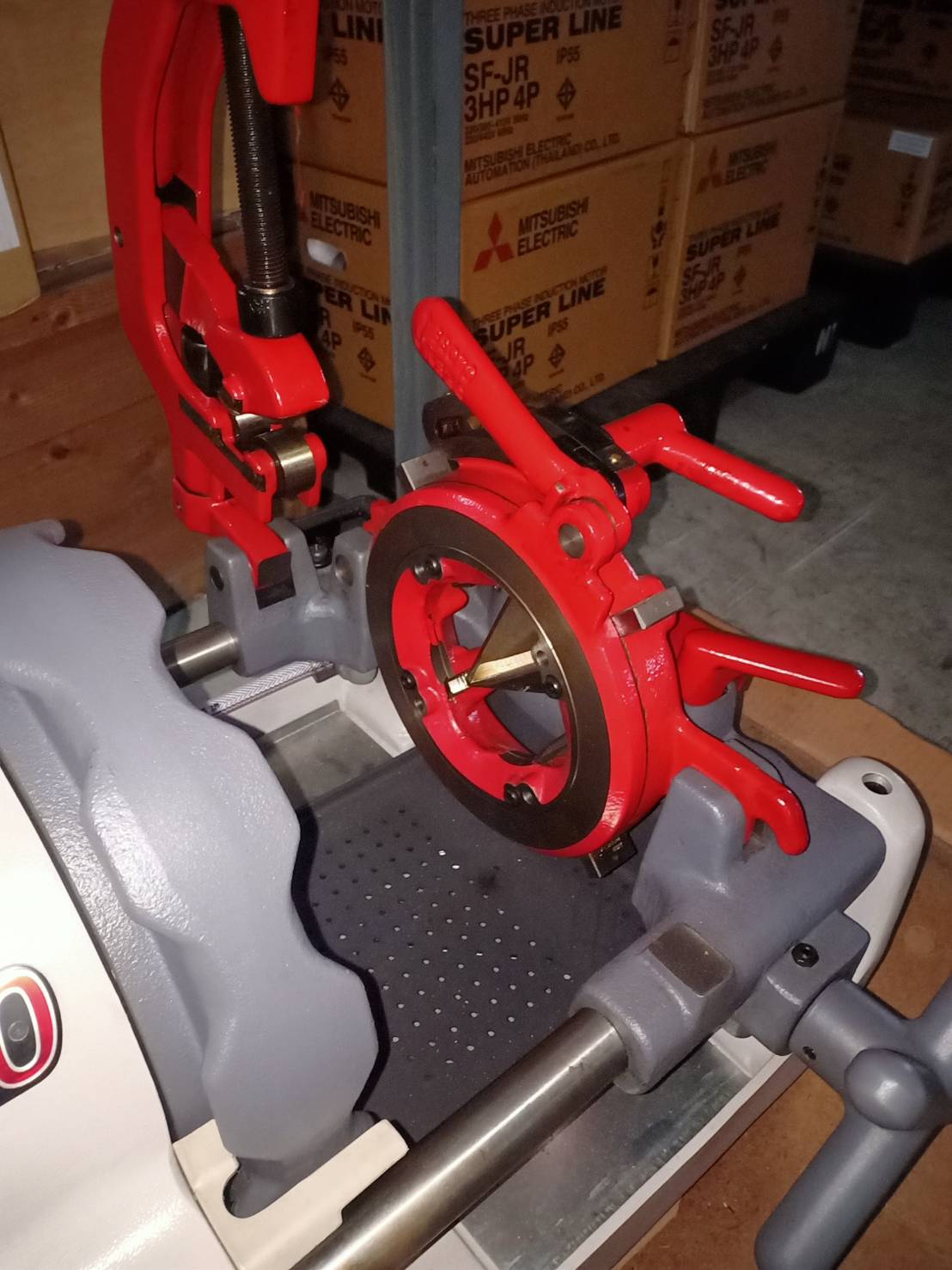 เครื่องต๊าปเกลียว Asada รุ่น Beaver 80 auto (1/4-3 นิ้ว)