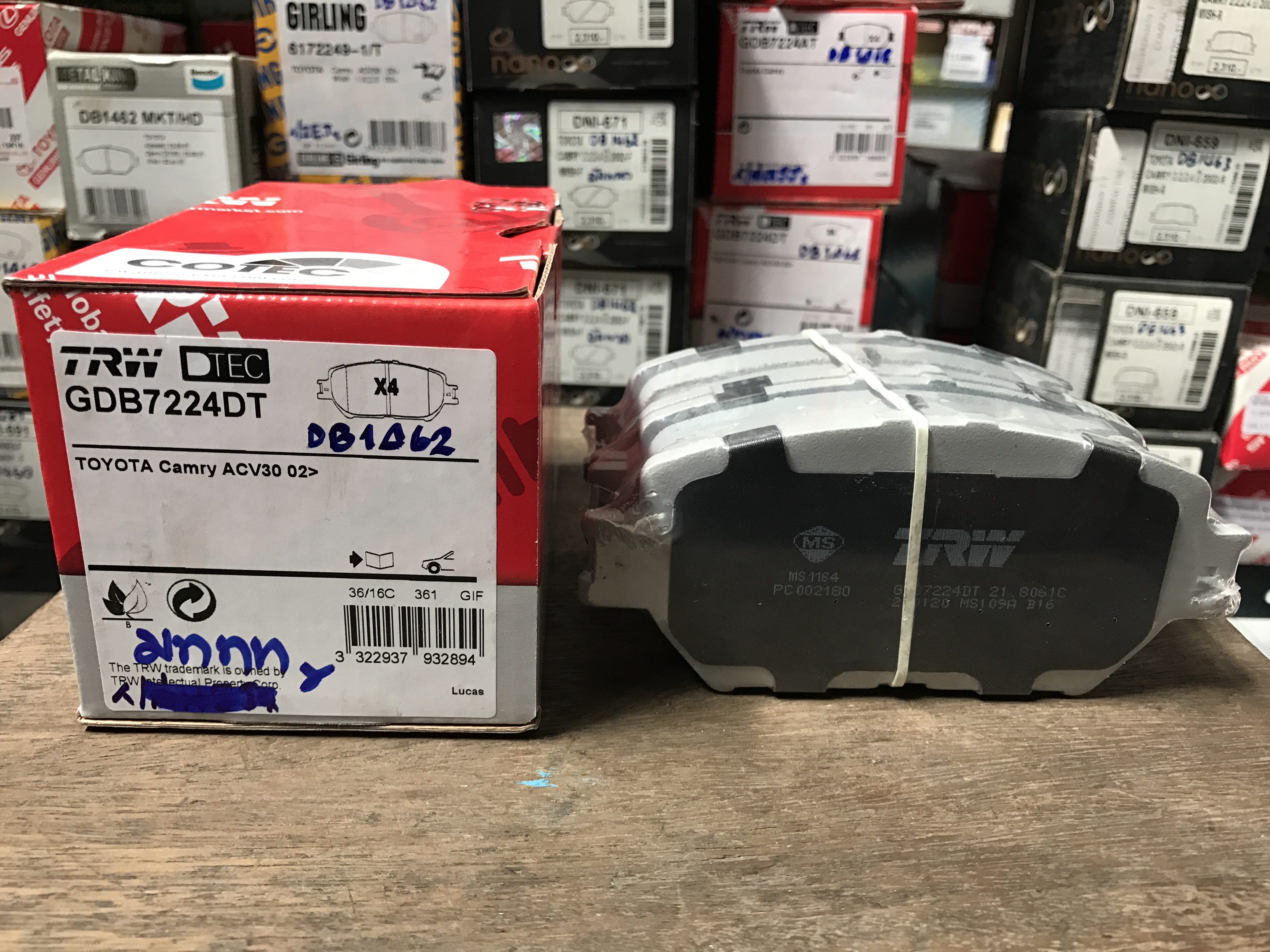 ผ้าเบรค TRW (หน้า) Toyota Camry ACV30 2.0 และ 2.4 ปี 2002-2006 DTEC (GDB7224)