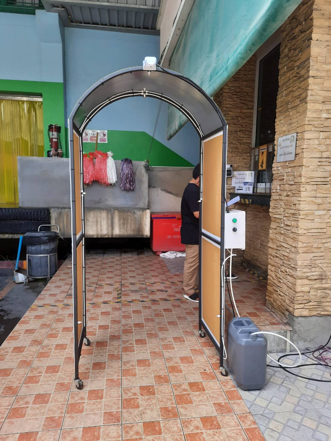 อุโมงค์พ่นฆ่าเชื้อโรคเคลื่อนย้ายได้ โครงสร้างเหล็กหุ้มอคริลิค