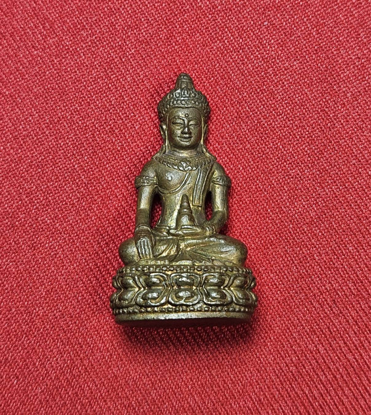 * "พระกริ่งผาเมือง (แช่น้ำมนต์) หลวงปู่ขุ้ย ฐิตธัมโม วัดซับตะเคียน ต.ท่าด้วง อ.หนองไผ่ จ.เพชรบูรณ์ ปี พ.ศ. 2553..! "เนื้อนวโหะ แช่น้ำมนต์" (เลเซอร์โค๊ต-หมายเลข กำกับ...องค์นี้ หมายเลขต้นๆ หมายเลข ๑๗๓) พิธีพุทธาภิเษกใหญ่ 3 วาระ *วาระที่ 1. ว