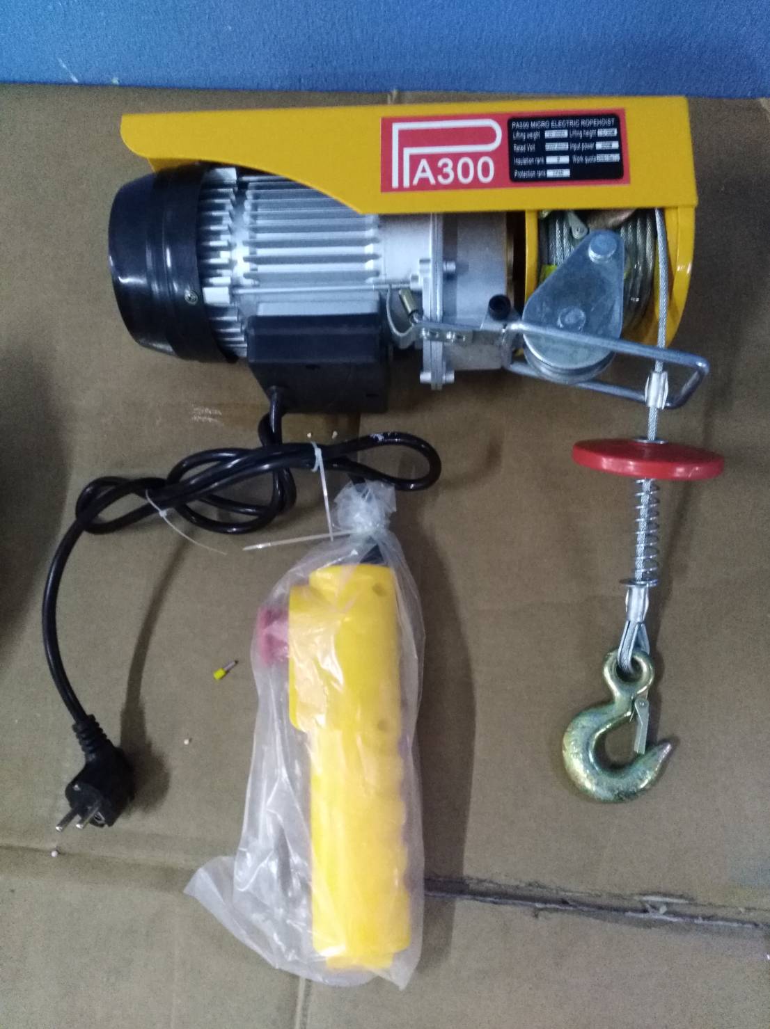 รอกสลิงไฟฟ้า DESO รุ่น PA300