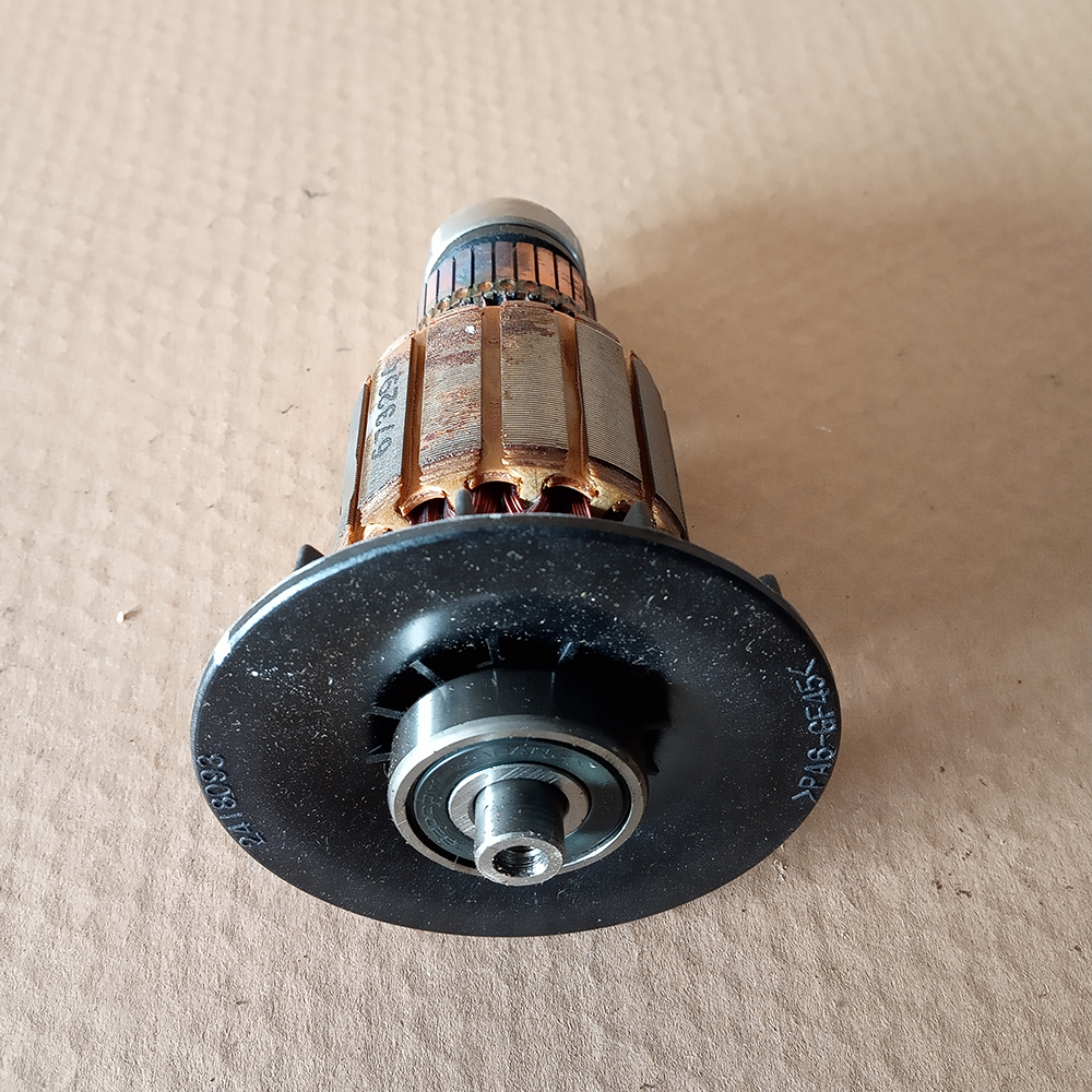 ทุ่น เครื่องขัดกระดาษทรายแบบสายพาน (รถถัง) Makita รุ่น 9924DB (ญี่ปุ่นแท้)