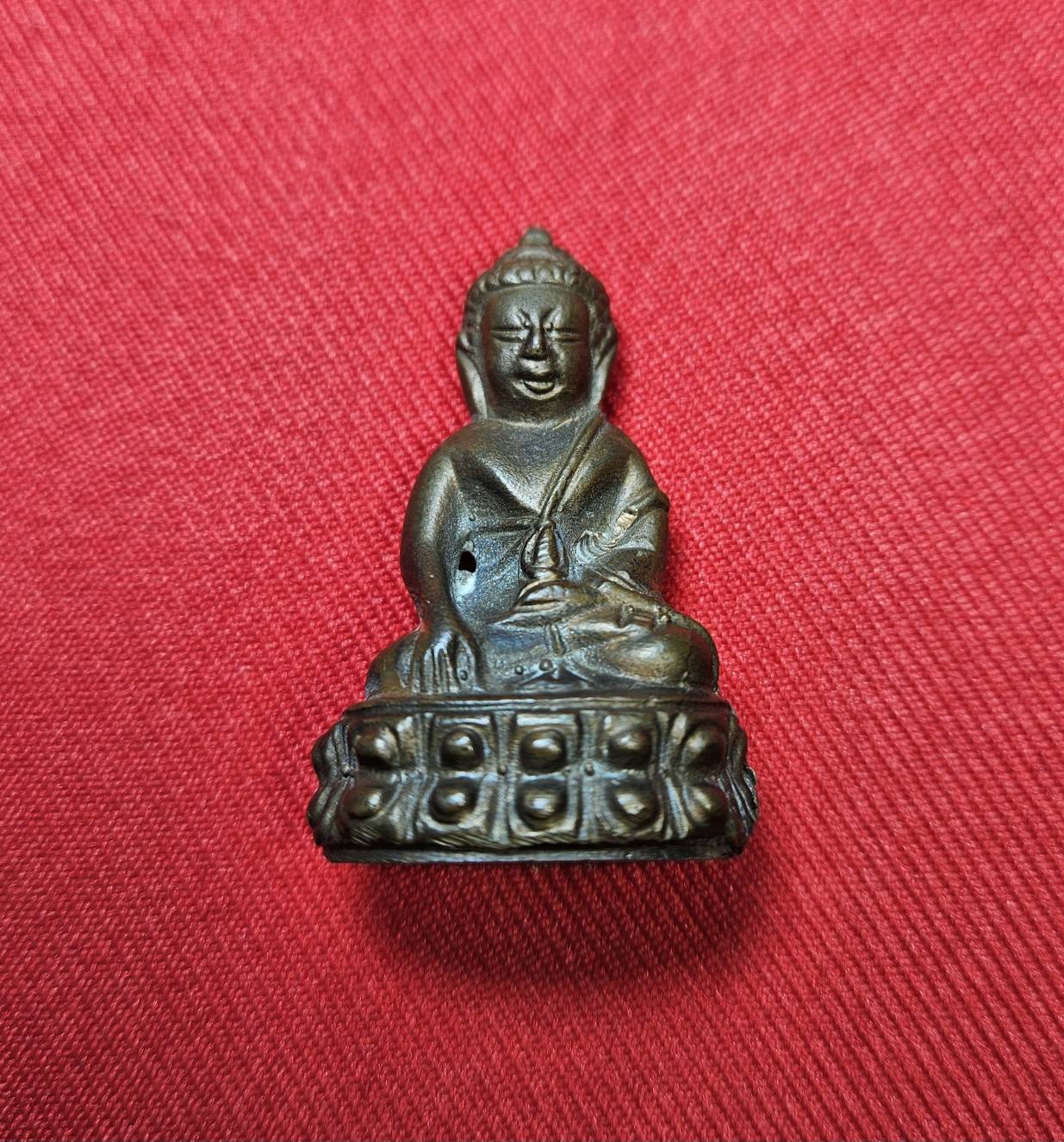 * "พระกริ่งรุ่นแรก หลวงพ่อเจริญ มุนิจารี วัดจันเสน ต.จันเสน อ.ตาคลี จ.นครสวรรค์..! "เนื้อนวโลหะ" (ก้นจาร)...(ตอกโค๊ต "จันเสน" กำกับ)..."สภาพสวยสมบูรณ์ดั้งเดิม...สวยมากๆ...สวยเดิมๆ...ไม่ผ่านการใช้...หายากมากแล้ว..!"