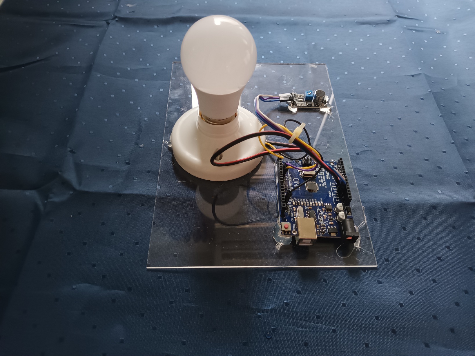 ชุดประกอบสำเร็จ Arduino ควบคุมการติด-ดับ และ หรี่แสงสว่างหลอดไฟด้วยเสียงปรบมือ