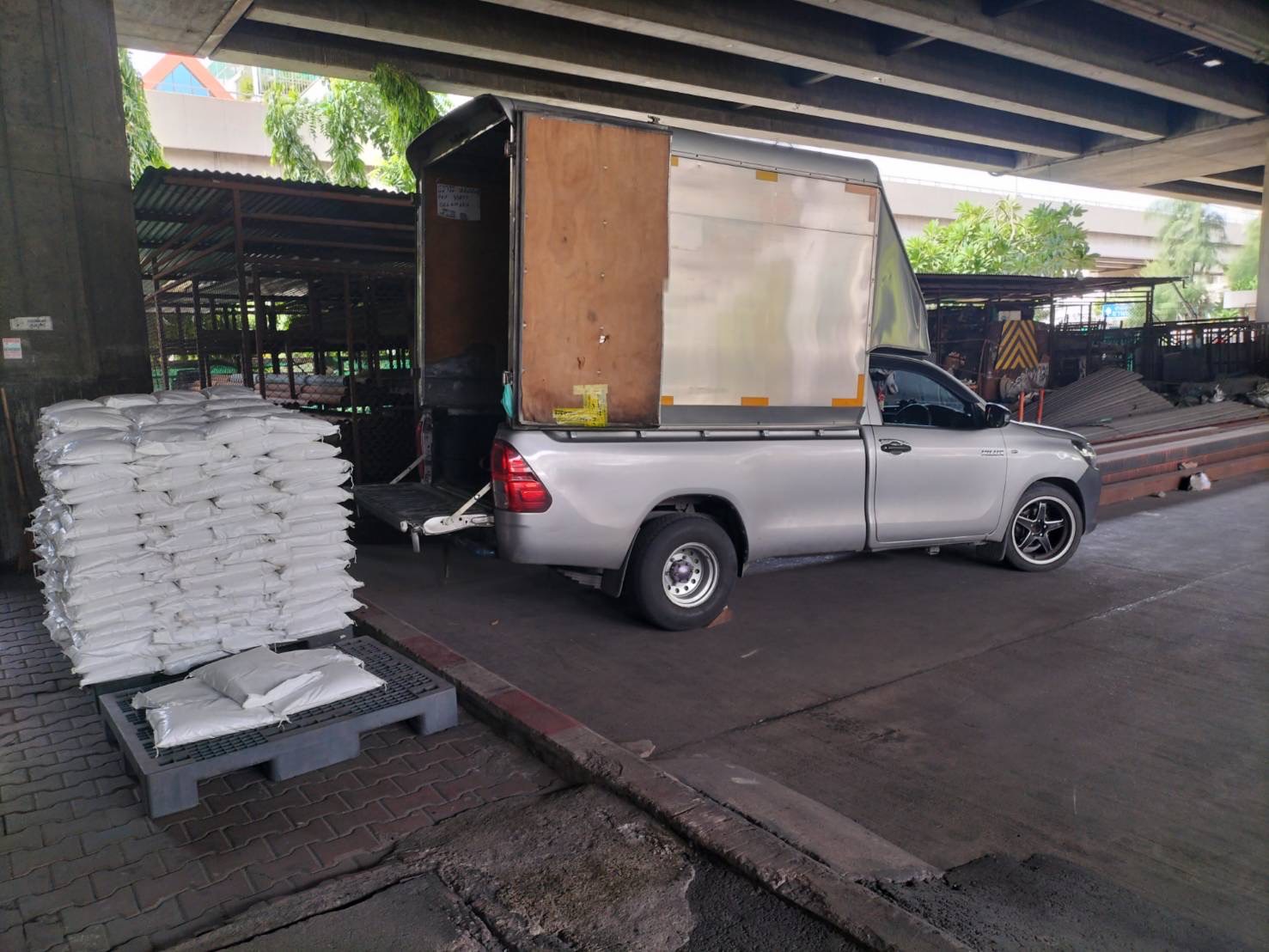 ผงดูดซับน้ำมันและสารเคมี แบบถุง 20 กก.