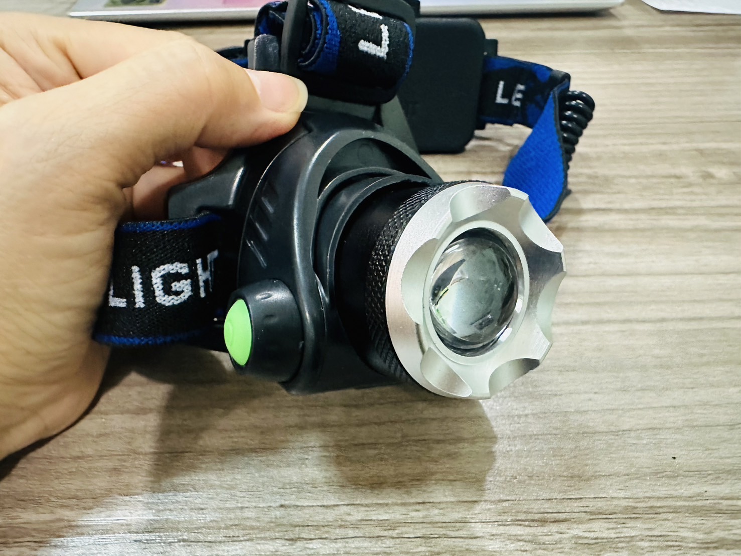 ไฟฉายคาดศรีษะ LED แสงสีขาว ซูมได้ ชาร์จไฟได้ในตัว