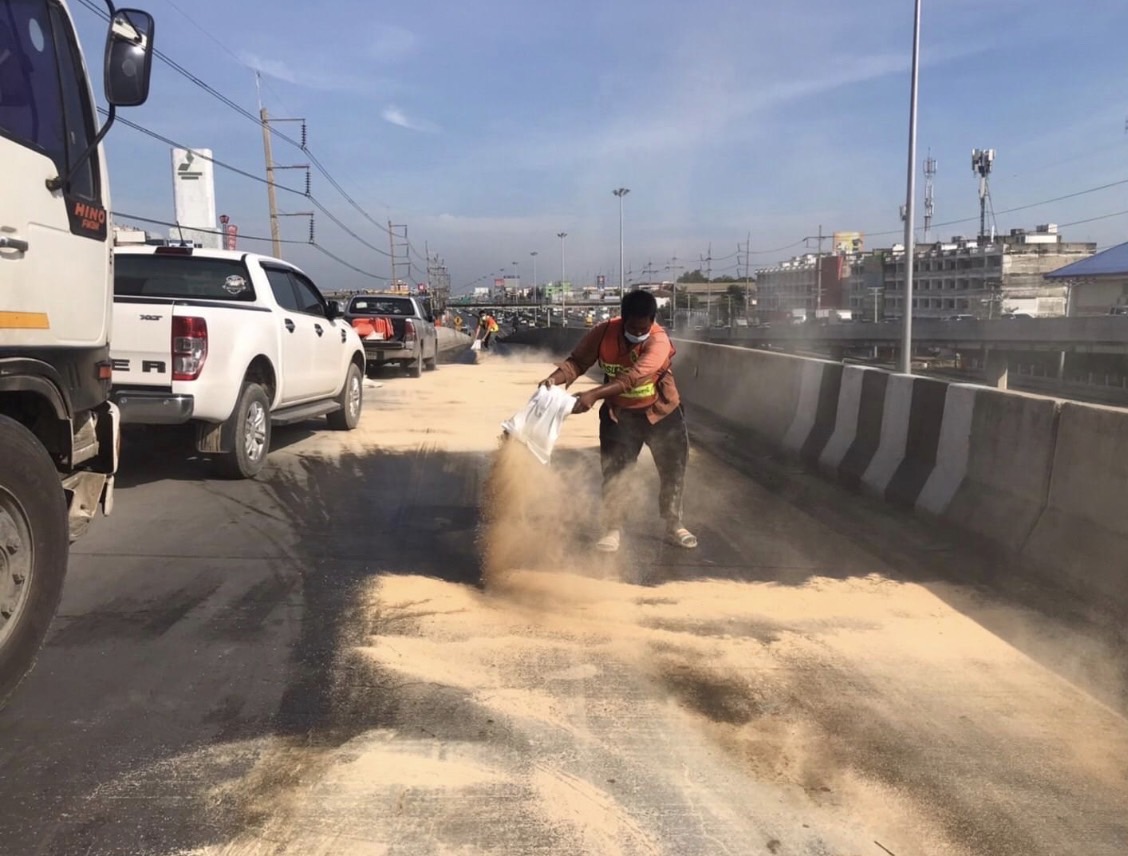 ผงดูดซับน้ำมันและสารเคมี แบบถุง 20 กก.