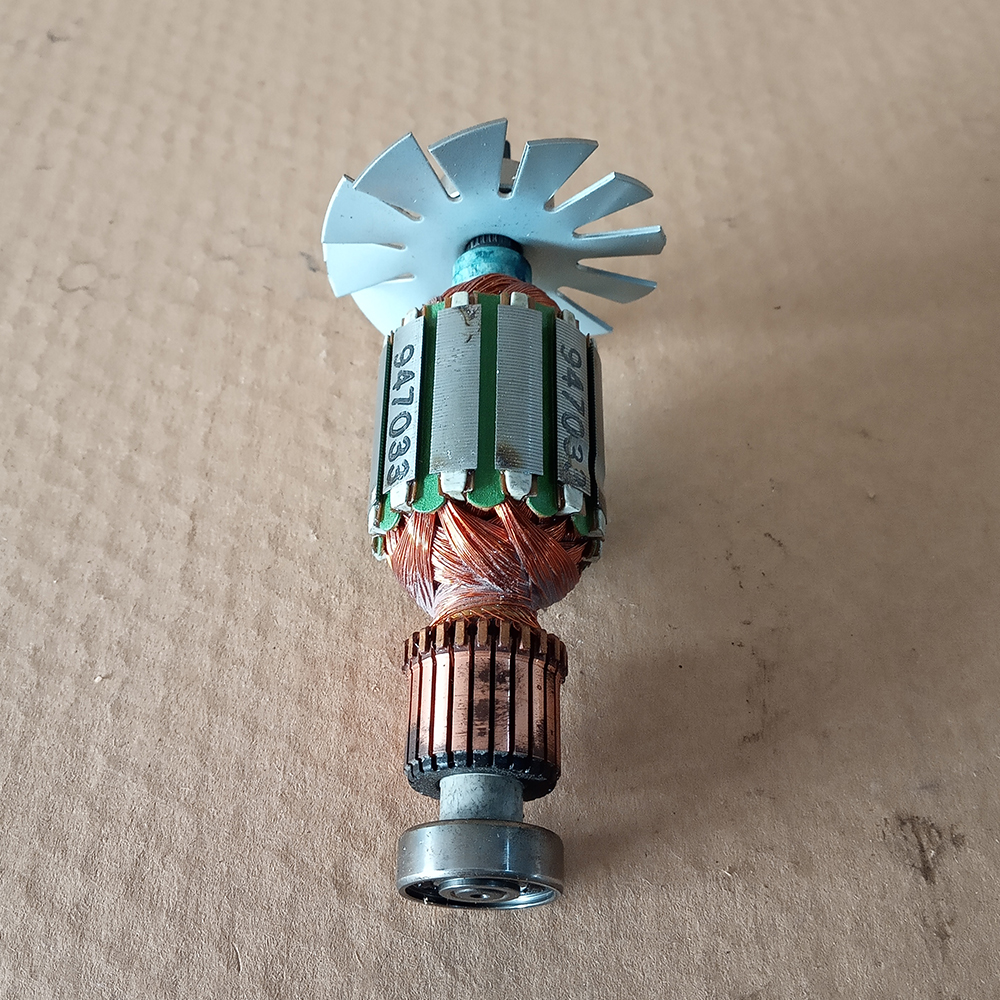 ทุ่น เลื่อยวงเดือน MAKITA รุ่น 5900B (ญี่ปุ่นแท้)