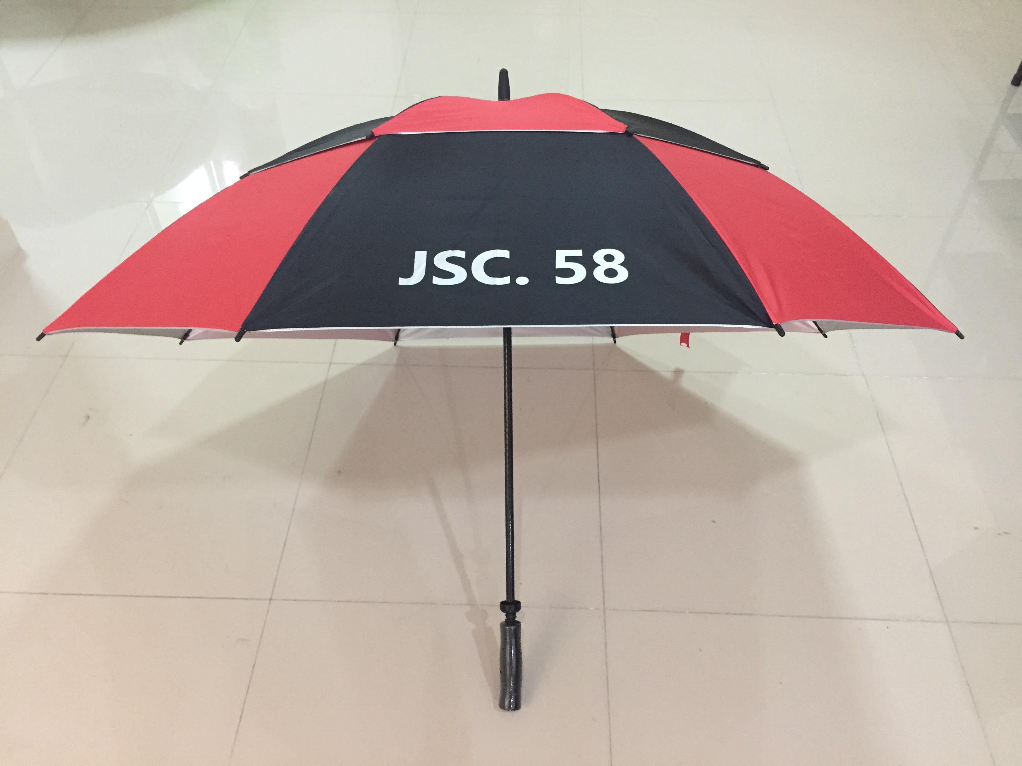 ร่มกอล์ฟ 32 นิ้ว 2 ชั้น ผ้ายูวี โครงไฟเบอร์ มือเปิด ด้ามจับโฟม ปลอกผ้า คละสี สกรีนโลโก้