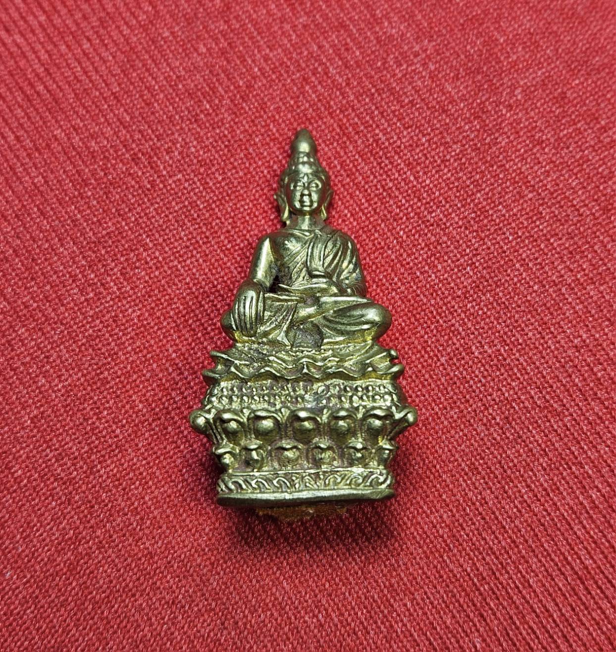 * "พระกริ่ง "สังกิจโจ"..."รุ่นแรก" หลวงปู่สังข์ สังกิจโจ วัดป่าอาจารย์ตื้อ อ.แม่แตง จ.เชียงใหม่ ปี พ.ศ. 2555..! "เนื้อนวโลหะก้นเงิน...องค์นี้ จีวร ของหลวงปู่ ได้ปิดทับแผ่นเงินเอาไว้ จึงมองไม่เห็นชัดเจน...และเนื้อนวโลหะ ของพระ