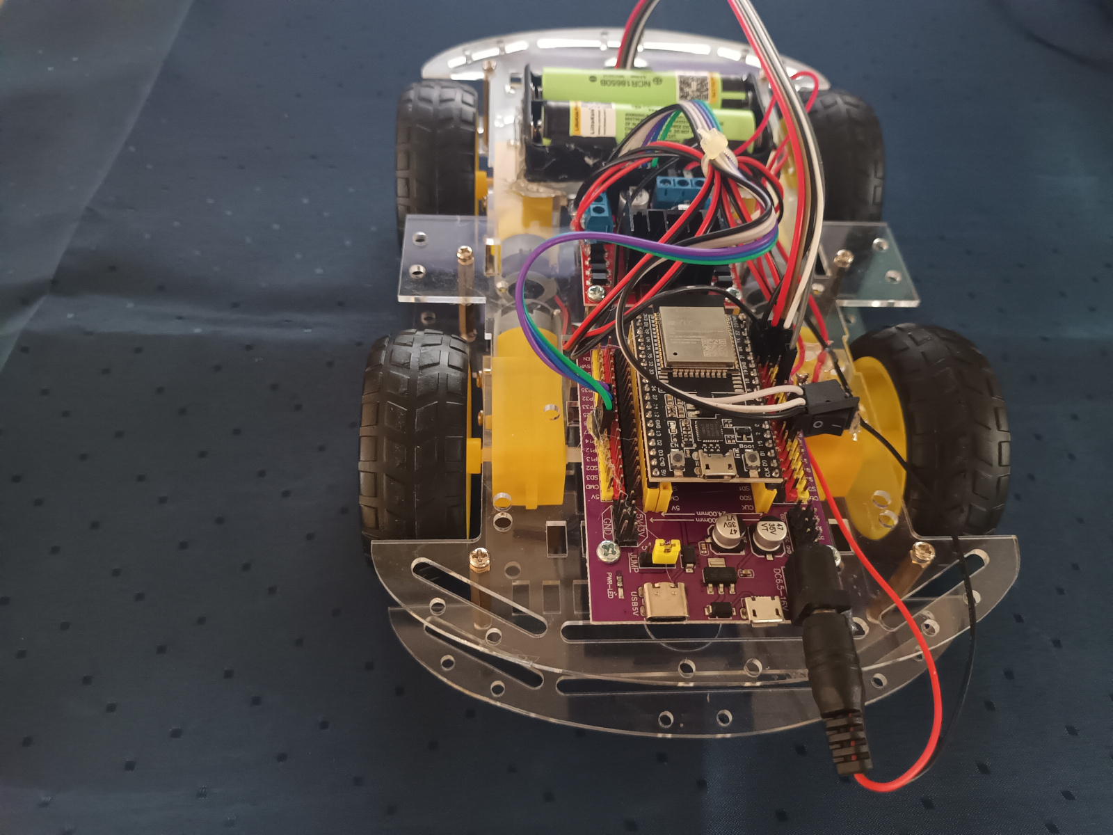 ชุดคิท หุ่นยนต์เดินตามเส้น 3 เซ็นเซอร์ ESP32