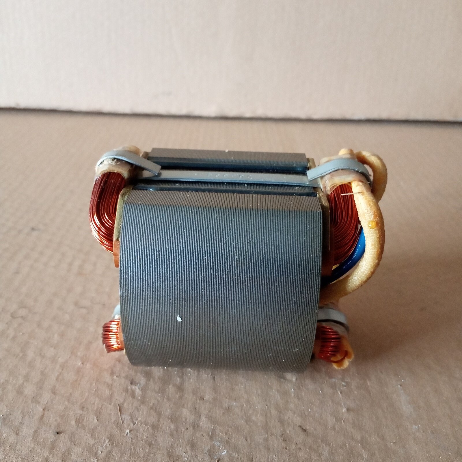 ฟิลคอยล์ สกัดคอนกรีต MAKITA รุ่น HM1301