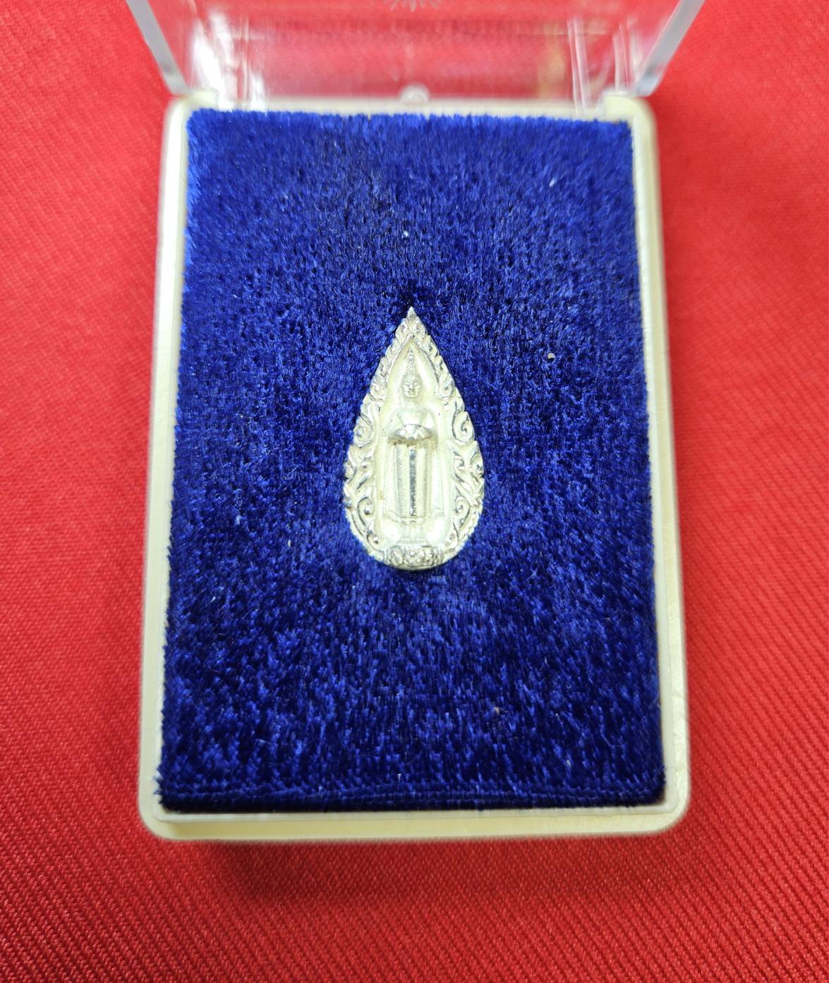 * "เหรียญหล่อหยดน้ำ หลวงพ่อบ้านแหลม "เนื้อเงิน"..."รุ่นพิเศษ" วัดเพชรสมุทรวรวิหาร จ.สมุทรสงคราม ปี พ.ศ. 2545..! (สภาพสวยสมบูรณ์ดั้งเดิม...สวยมากๆ...สวยเดิมๆ...ไม่ผ่านการใช้...ประสบการณ์ อภินิหาร ของ หลวงพ่อบ้านแหลม ลือเลื่อง เยี่ย