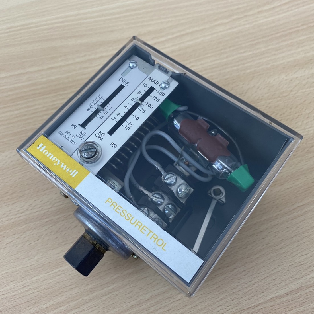 Pressure Controller ยี่ห้อ HONEYWELL รุ่น L604A 1185