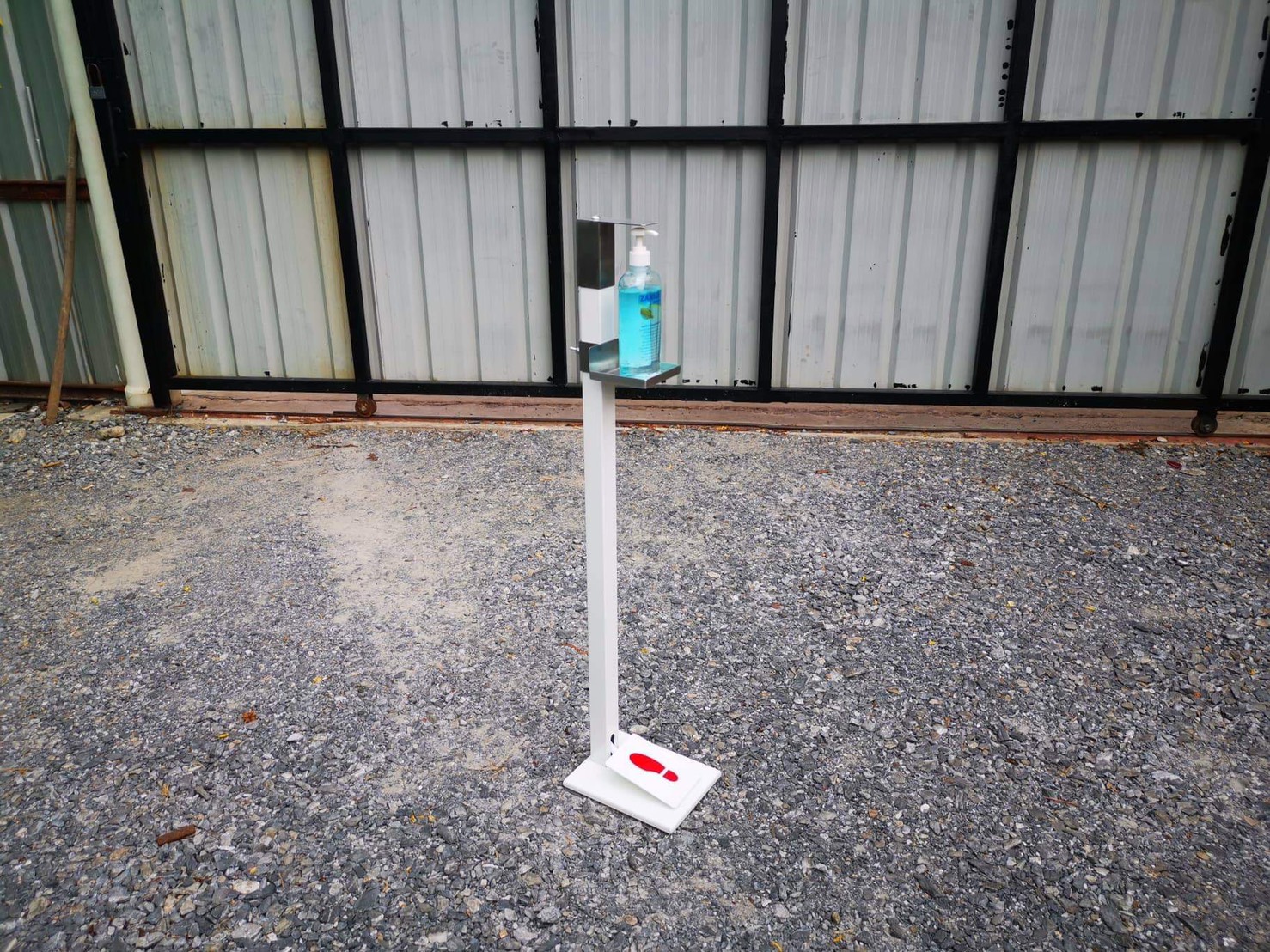 อุปกรณ์จ่ายแอลกอฮอล์แบบเท้าเหยียบ วัสดุเหล็กพ่นสีอบอย่างดี (A)