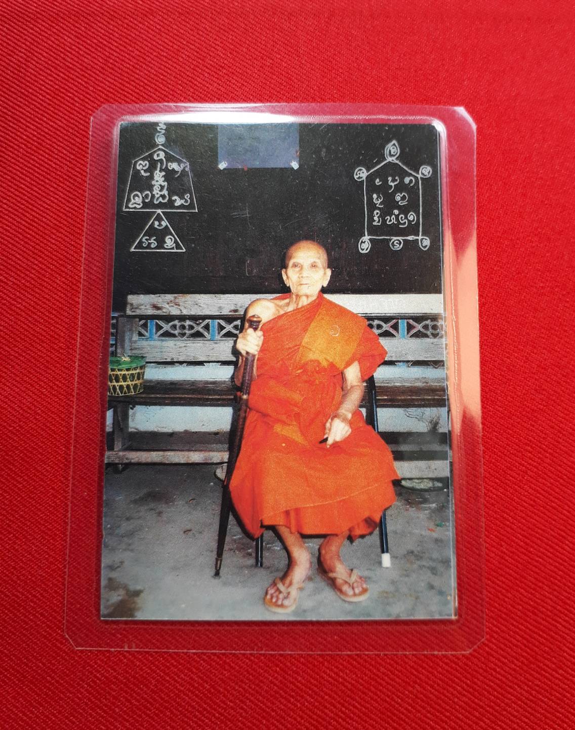 * "วิทยาทาน/ไม่มีให้บริจาคบูชา..!" รูปปฏิทิน ปี พ.ศ.2537 (ค.ศ.1994) หลวงปู่ครูบาอินตา อินฺทปัญฺโญ วัดห้วยไซ ต.ห้วยยาบ อ.บ้านธิ จ.ลำพูน..! (เป็นรูปปฏิทิน ที่มีพุทธคุณ และประสบการณ์ สูงมากๆ..! อีกรุ่นหนึ่ง..! และหาชมได้ยากมาก..!!)" *