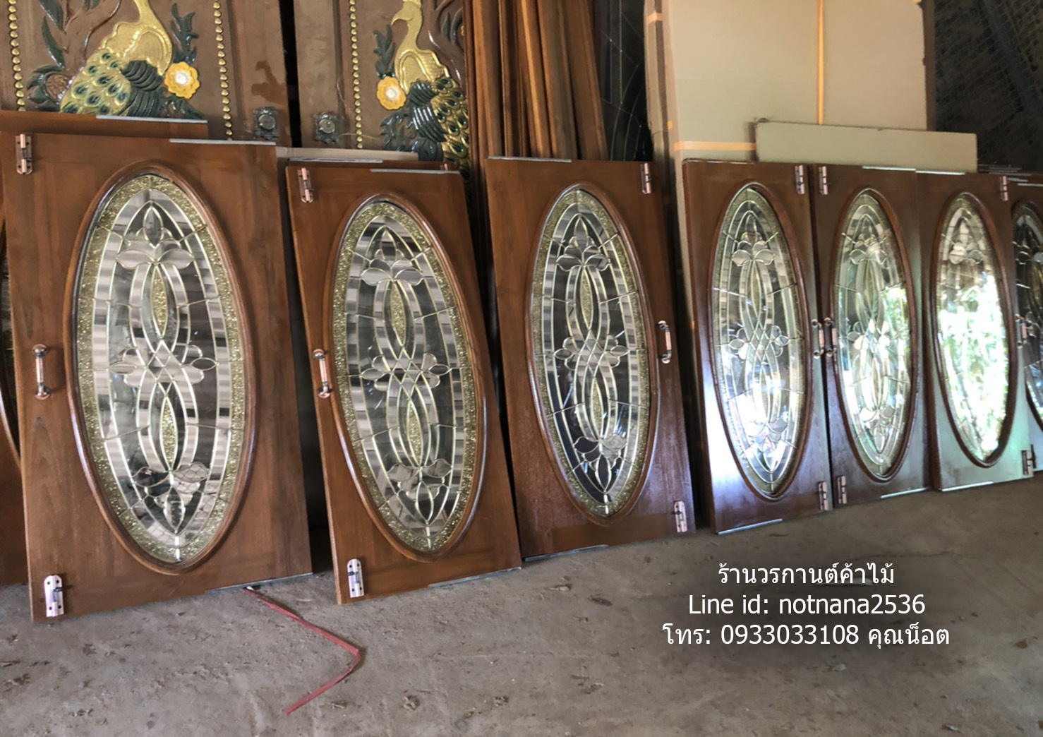 หน้าต่างไม้สัก