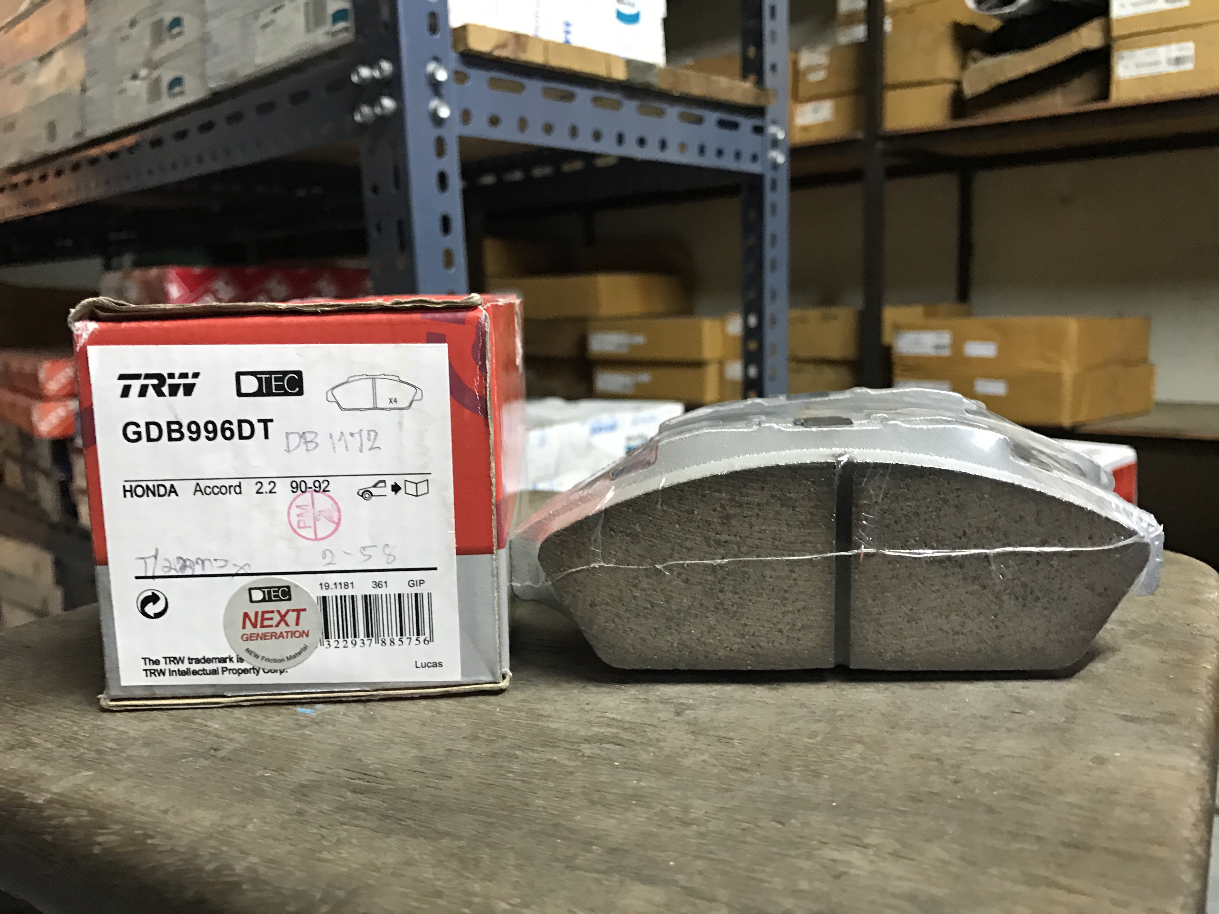 ผ้าเบรค-หน้า Accord 2.0 (ตาเพชร) ปี 90' - 94' (TRW รุ่น DTEC)