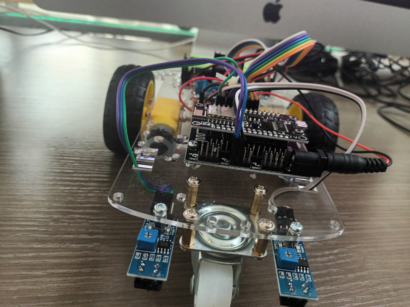 ชุดคิท หุ่นยนต์เดินตามเส้น 2 เซ็นเซอร์ ESP8266 V3