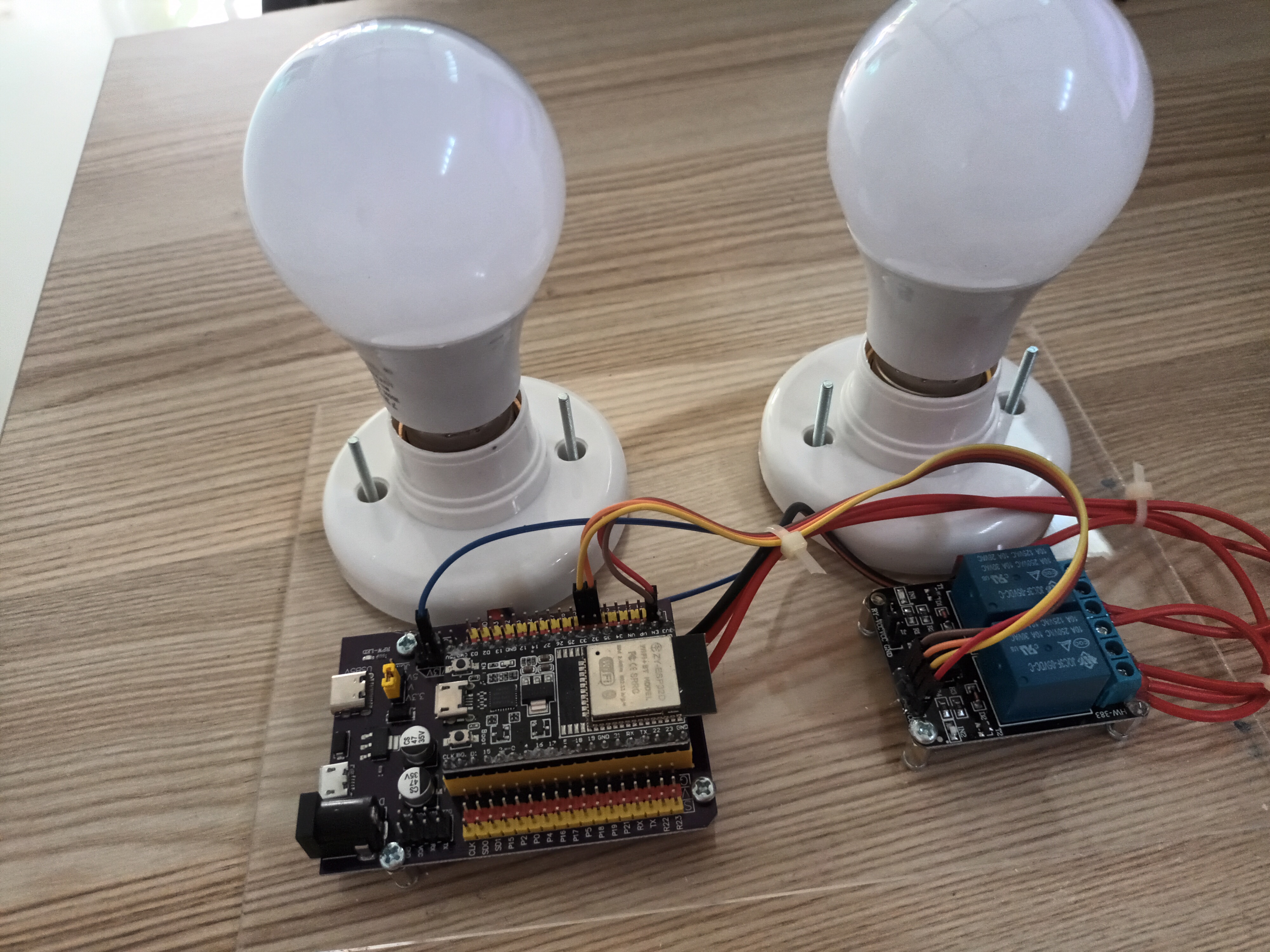 ชุดประกอบสำเร็จ IOT เปิด-ปิดไฟ ด้วยมือถือ ผ่าน ESP32 + Bluetooth