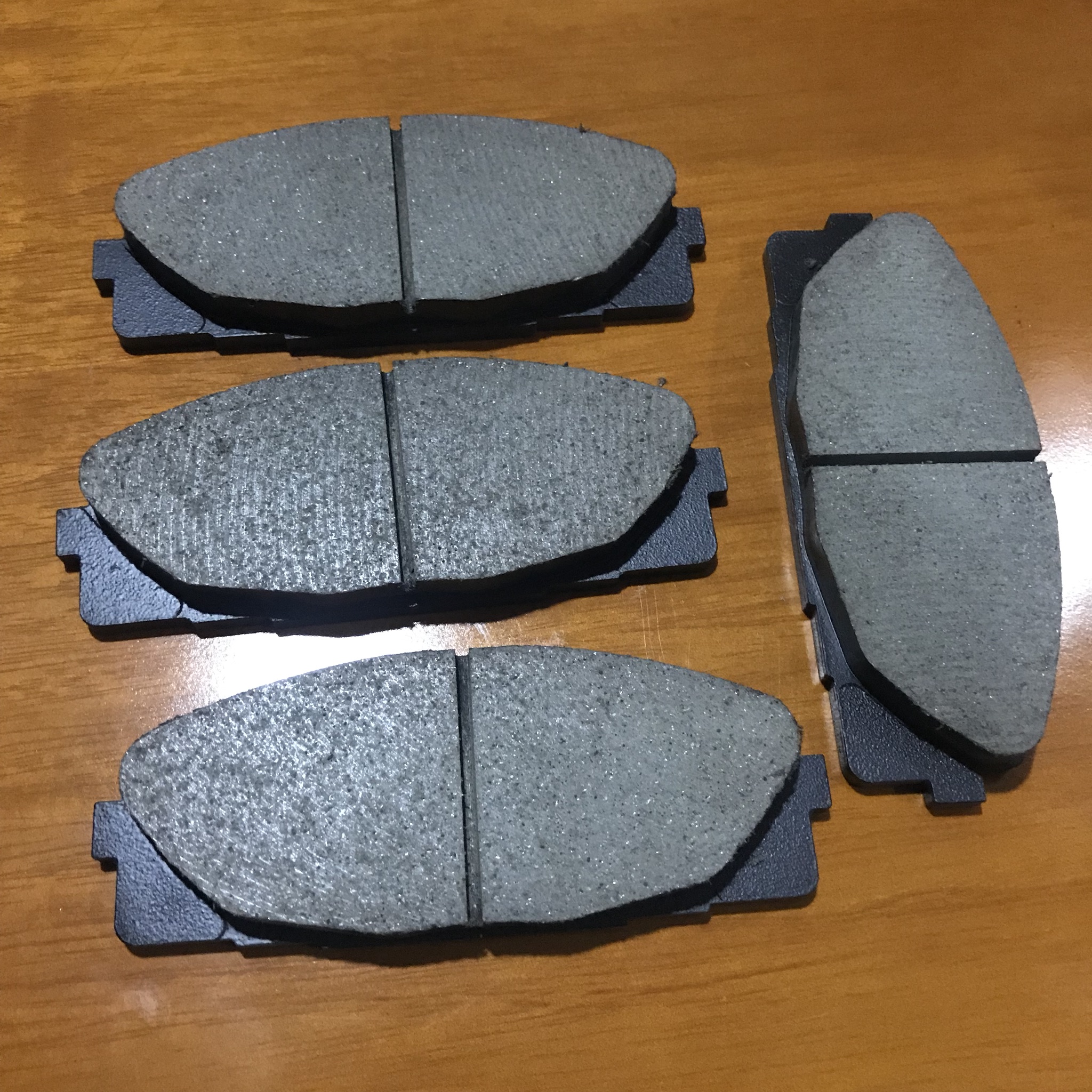 ผ้าเบรค-หน้า รถตู้ คอมมูเตอร์ Commuter , Ventury ปี 2005 ขึ้นไป (akebono)