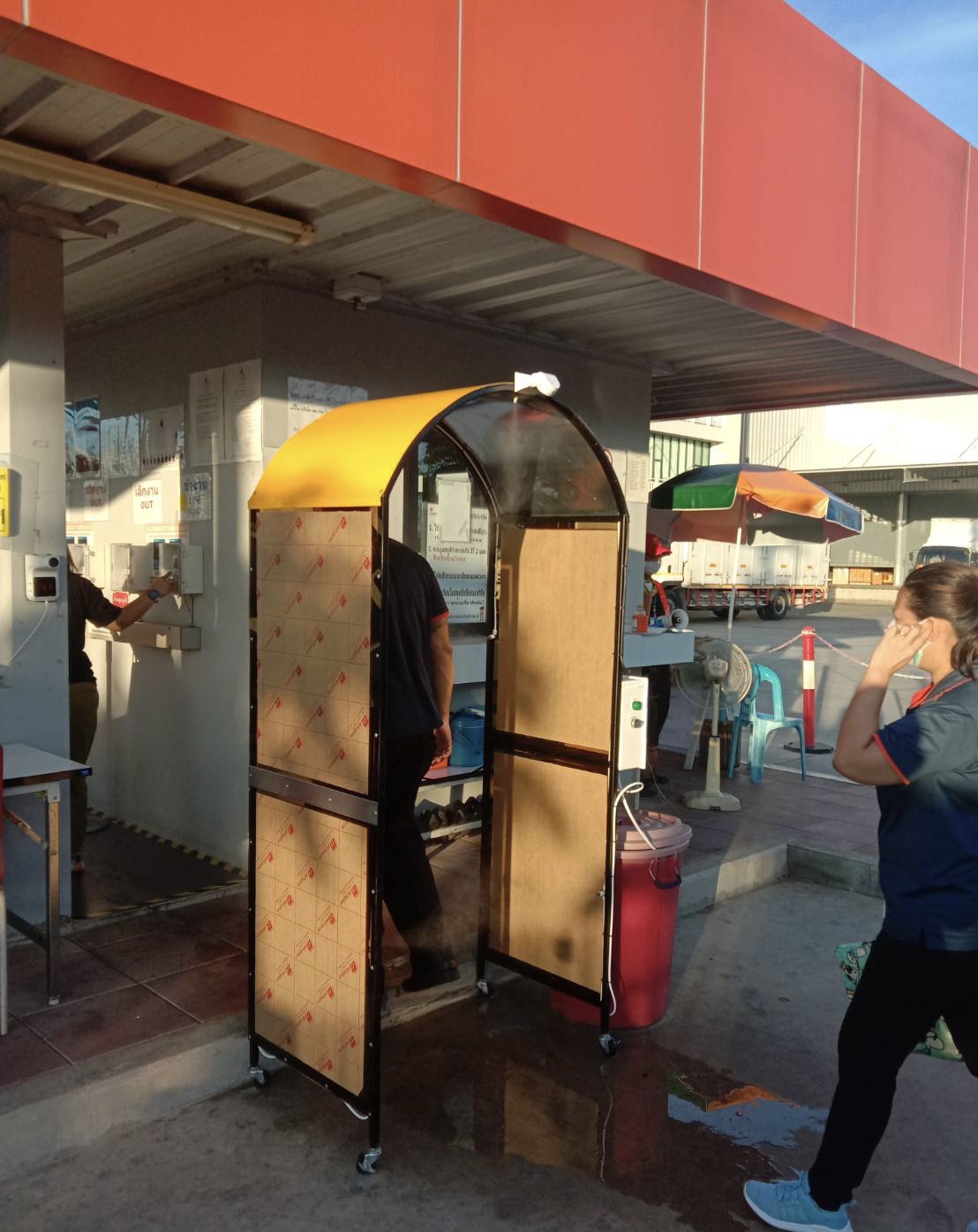 อุโมงค์พ่นฆ่าเชื้อโรคเคลื่อนย้ายได้ โครงสร้างเหล็กหุ้มอคริลิค