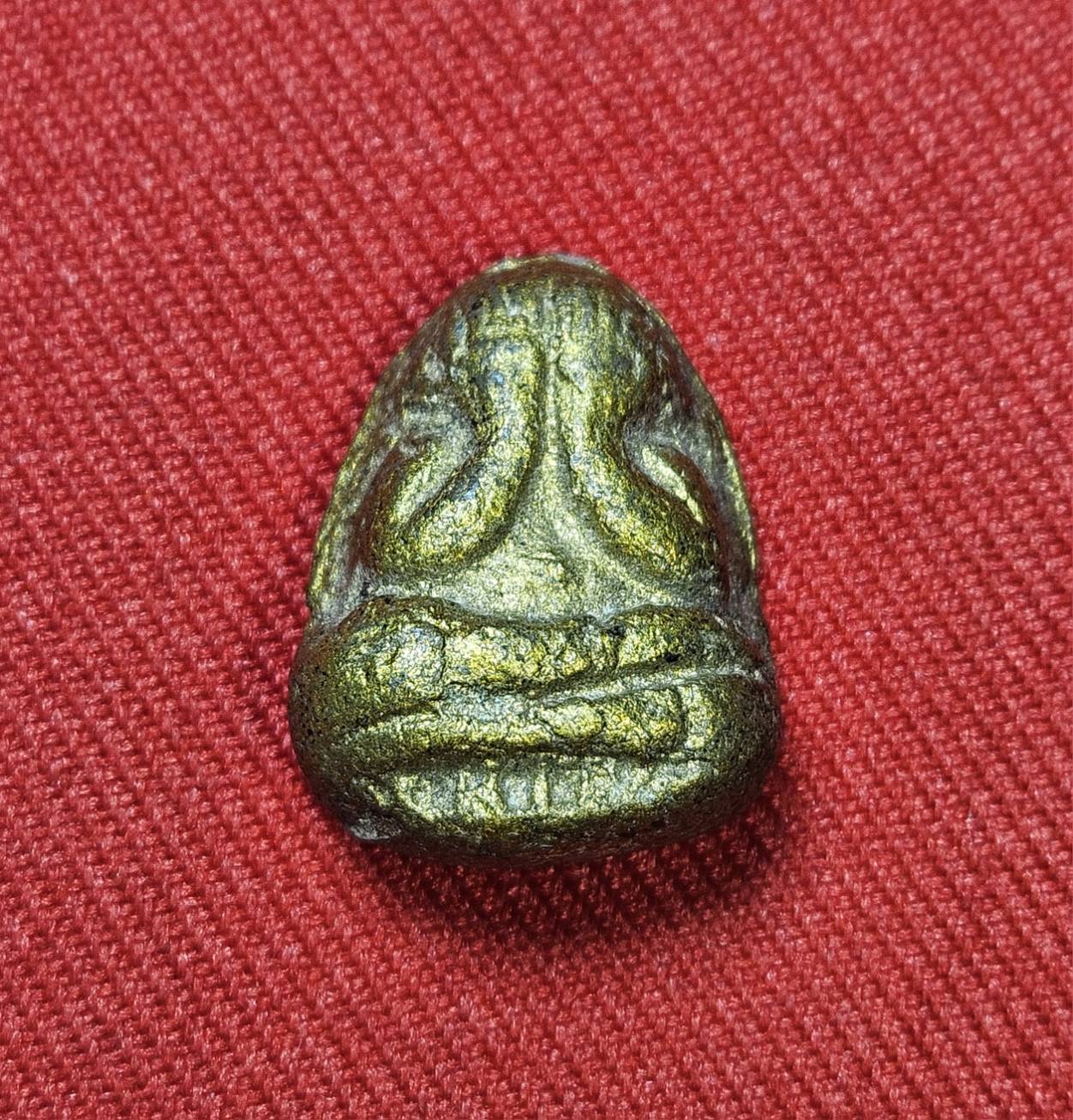 * "พระปิดตา "รุ่นแรก" หลวงปู่ครูบาคำหล้า สังวโร ภิกขุ "เนื้อผงใบลาน คลุกรัก จุ่มรัก ลงทอง" วัดพระธาตุดอยจอมสักสังวราม ต.บ้านดู่ อ.เมือง จ.เชียงราย ปี พ.ศ. 2507..! "สภาพสวยสมบูรณ์ดั้งเดิม...สวยมากๆ...สวยเดิมๆ...ไม่ผ่านการใช้..