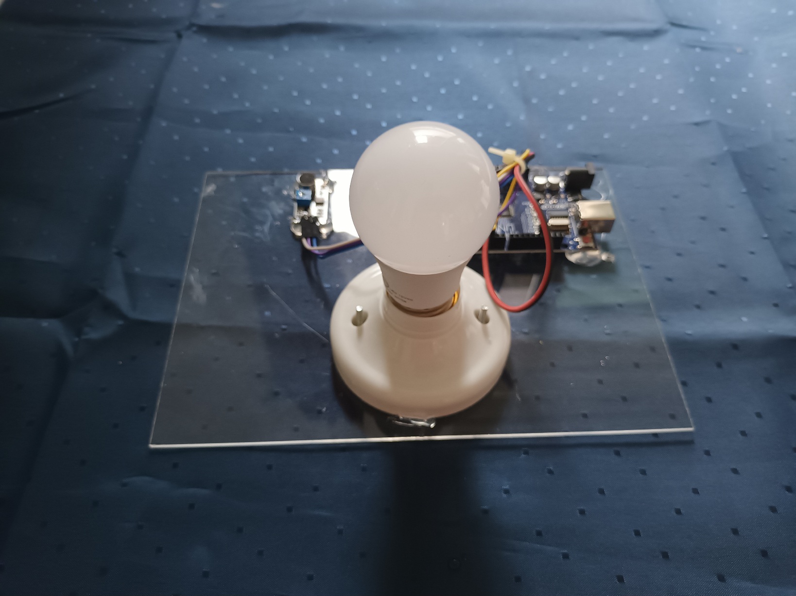 ชุดประกอบสำเร็จ Arduino ควบคุมการติด-ดับ และ หรี่แสงสว่างหลอดไฟด้วยเสียงปรบมือ